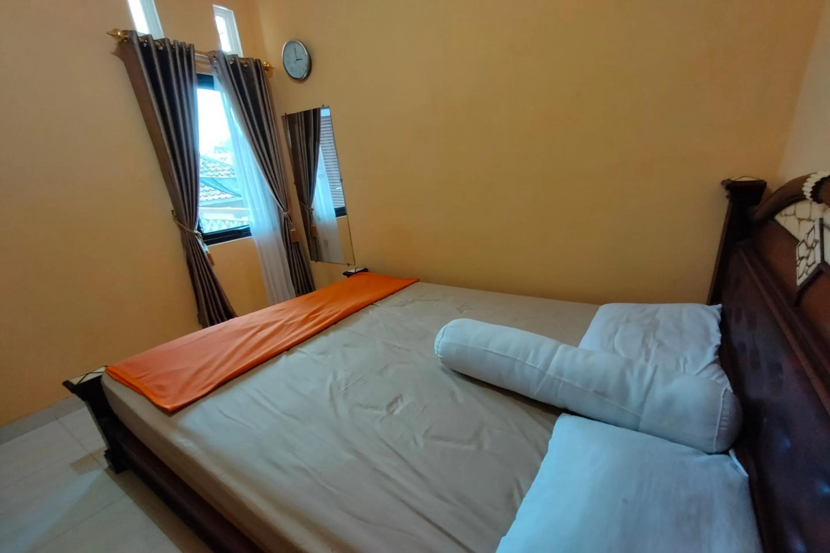 Bedroom, Bed in Hotel O Desa Wisata TarajuNearGunung Panggung