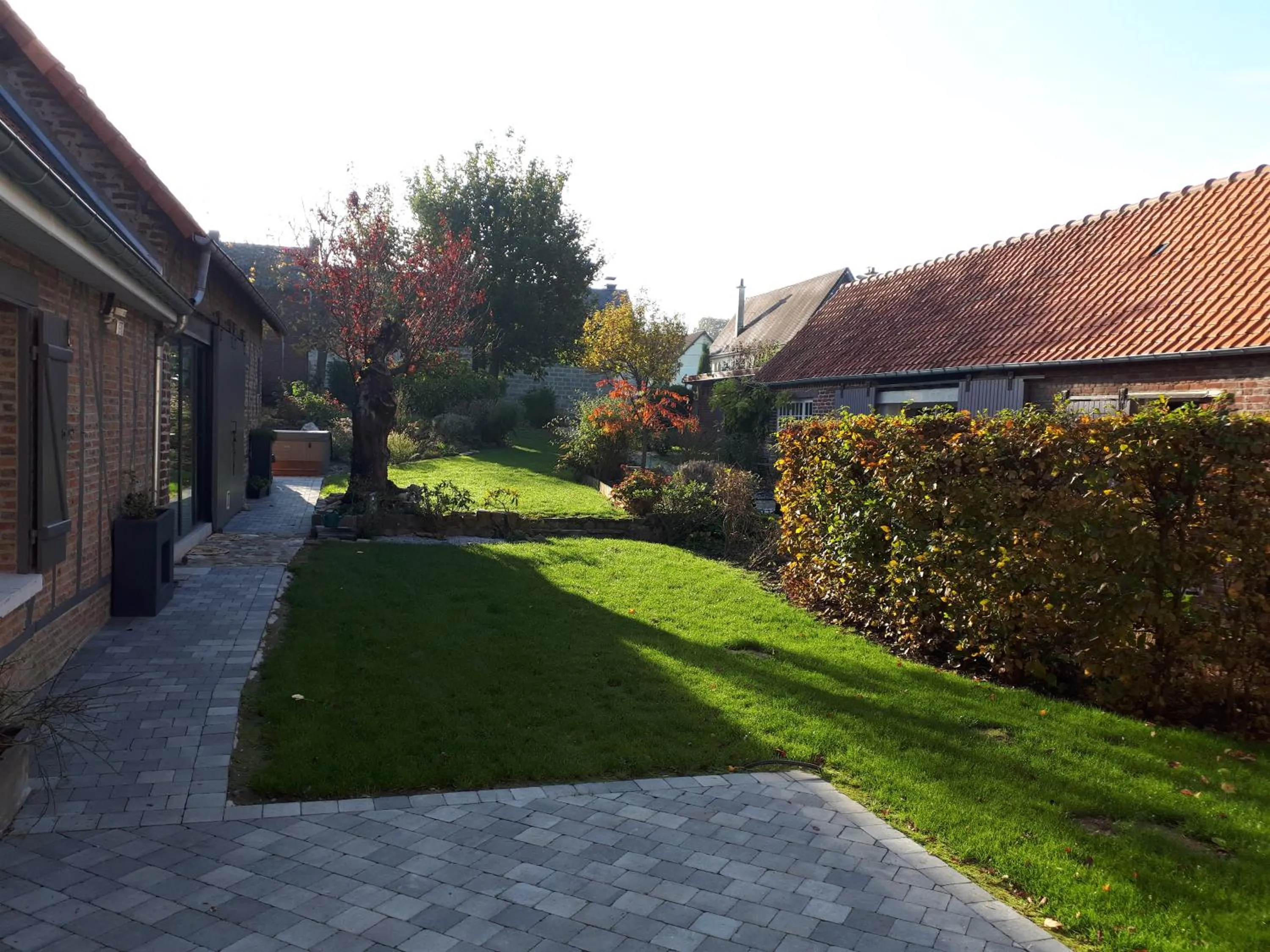 Property building in Chambres d'hôtes L'Aubaine avec jacuzzi