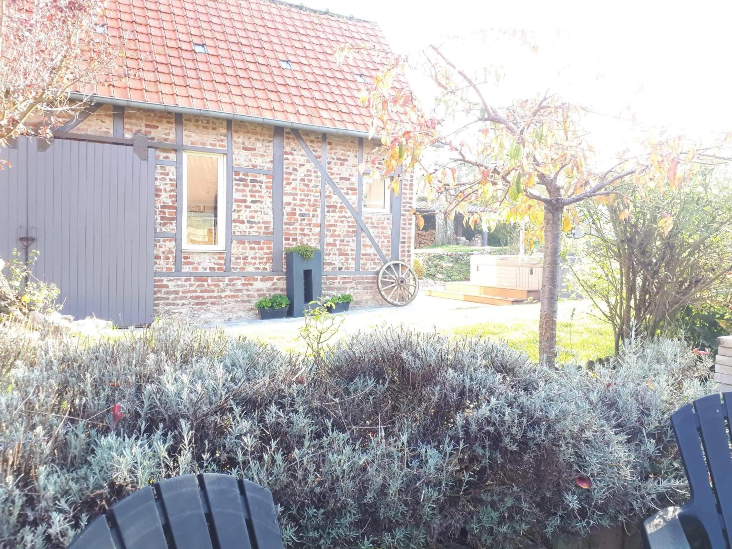 Garden in Chambres d'hôtes L'Aubaine avec jacuzzi