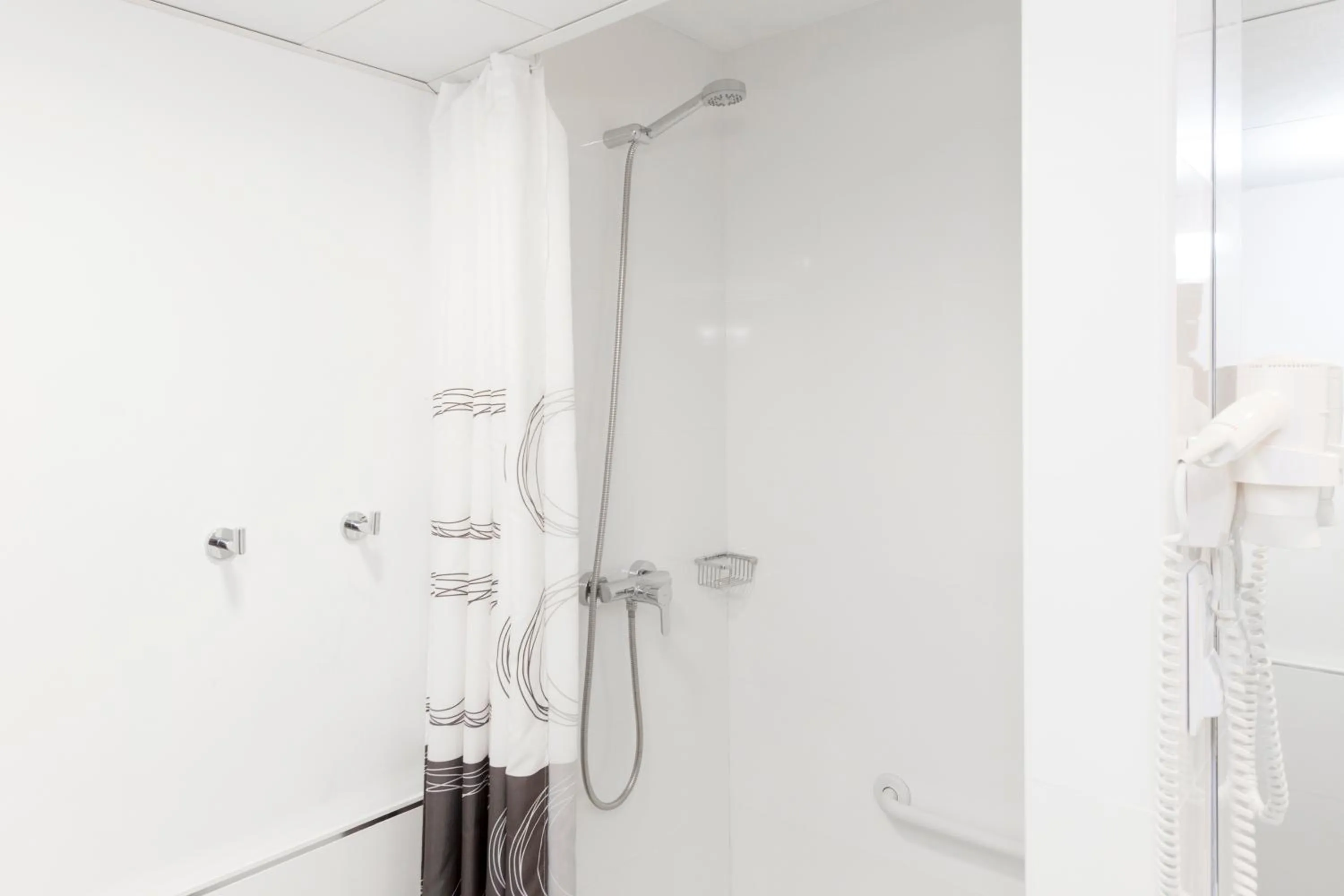 Shower in Hostal Aslyp 114