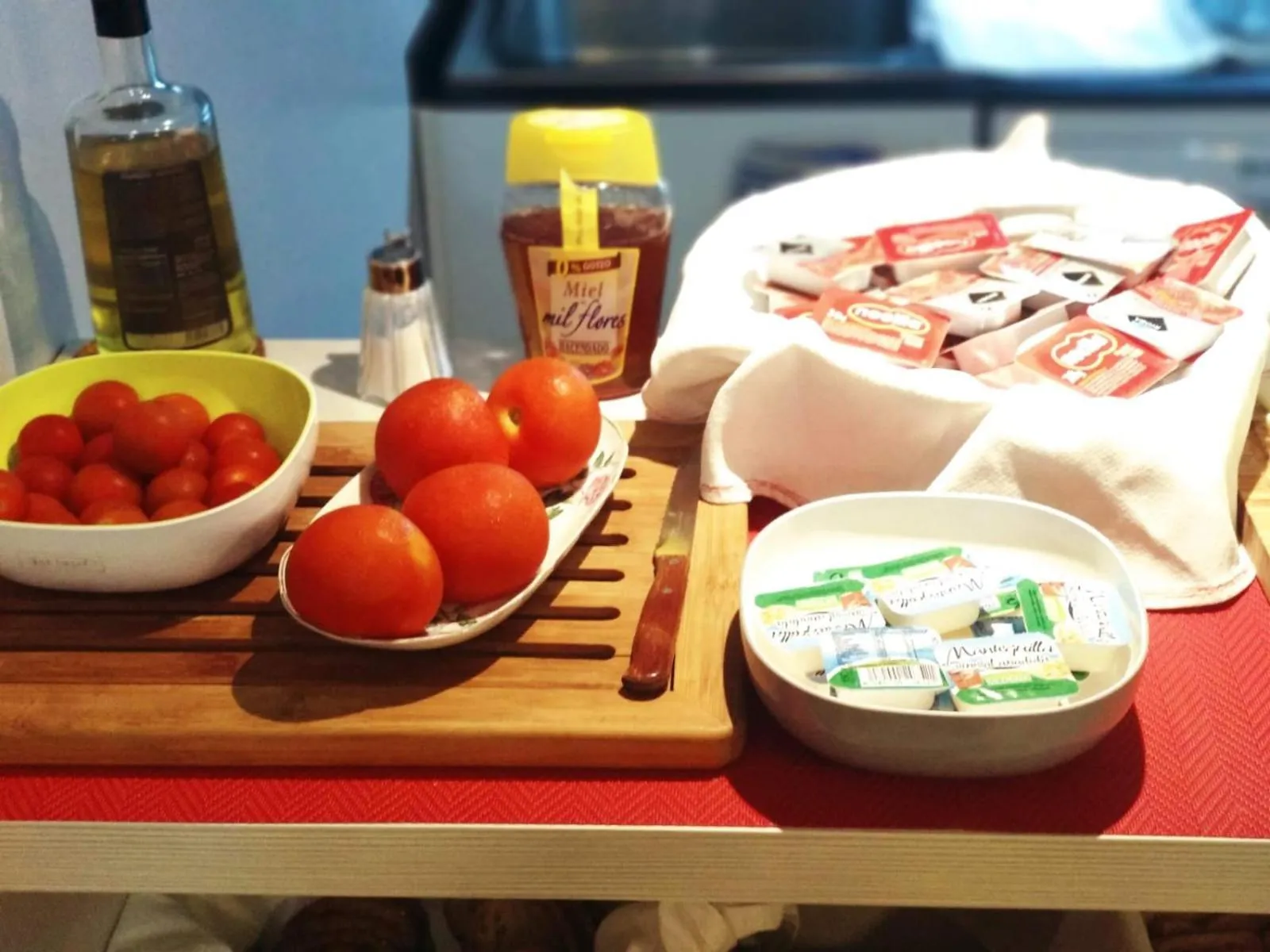 Buffet breakfast in Hostal Aslyp 114