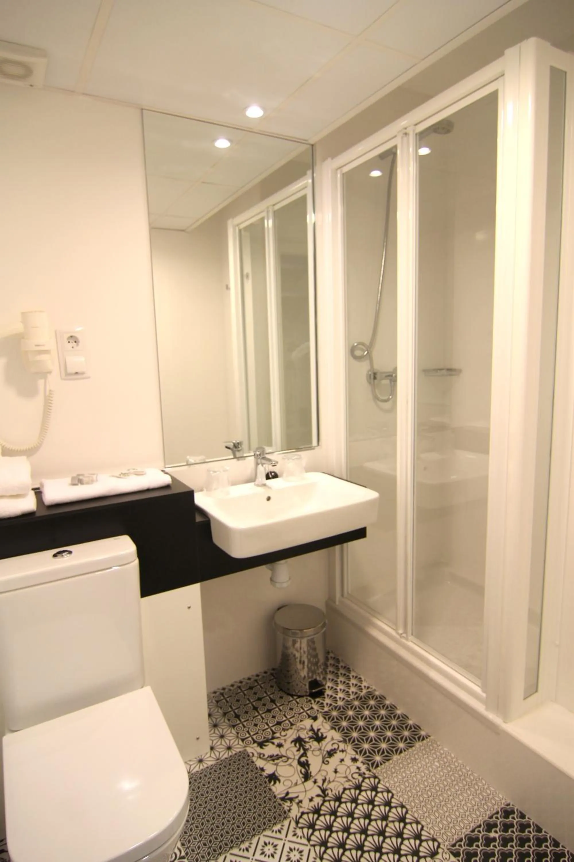 Shower in Hostal Aslyp 114