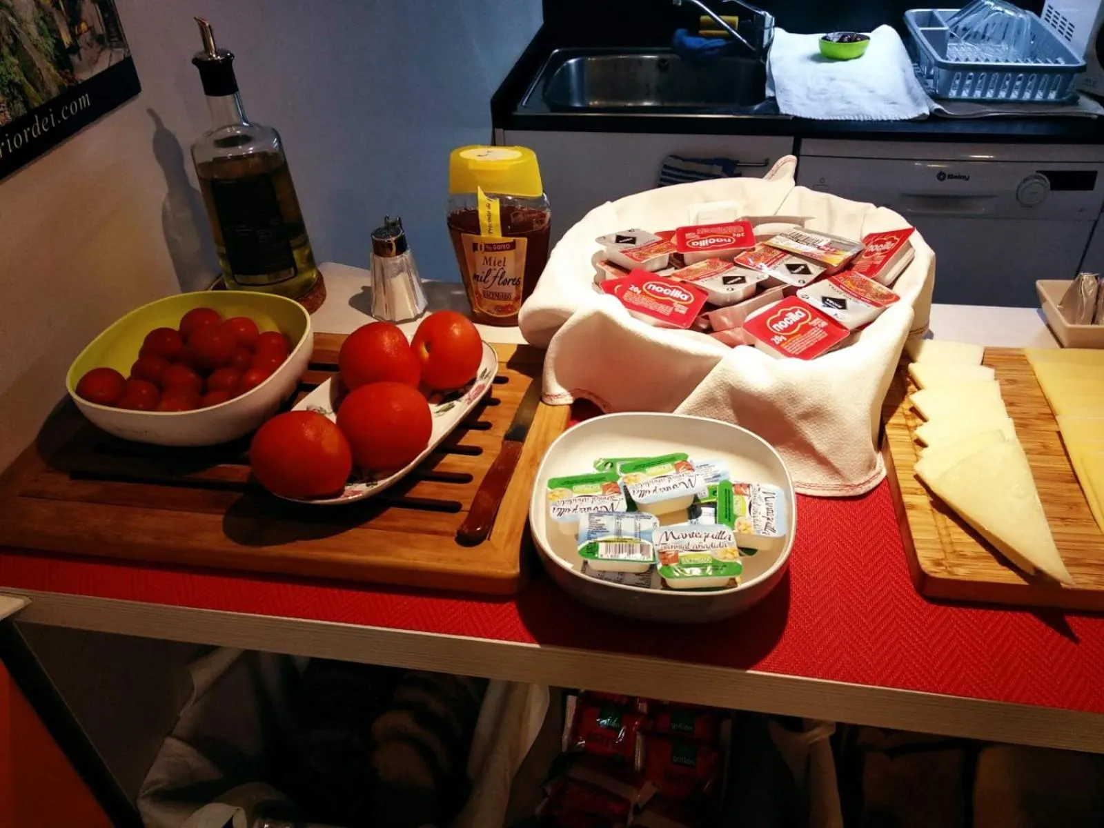 Buffet breakfast in Hostal Aslyp 114