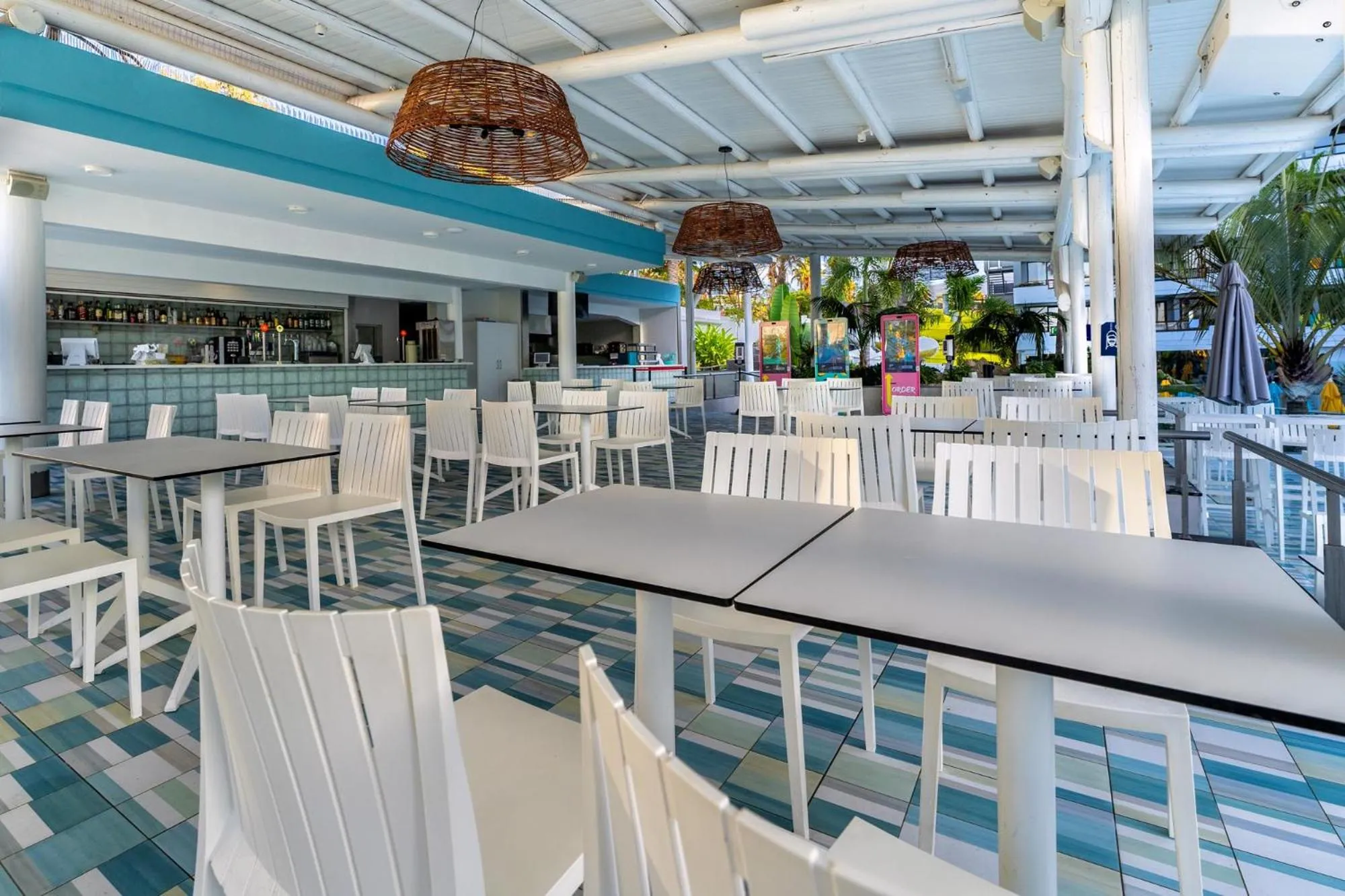 Restaurant/places to eat in Spring Hotel Bitácora