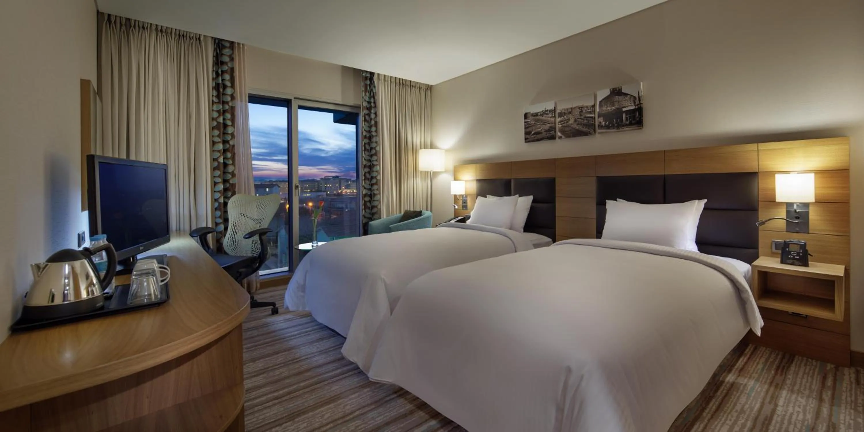 Photo of the whole room, Bed in Wyndham Garden Diyarbakır