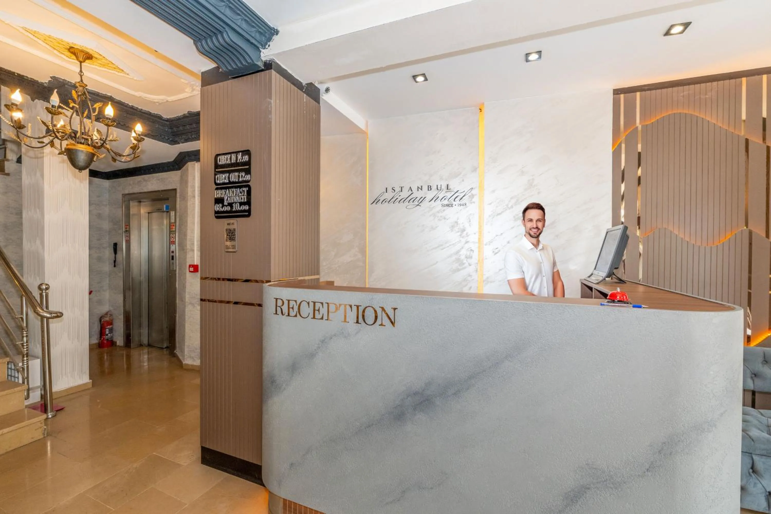 Lobby or reception in Istanbul Holiday Hotel