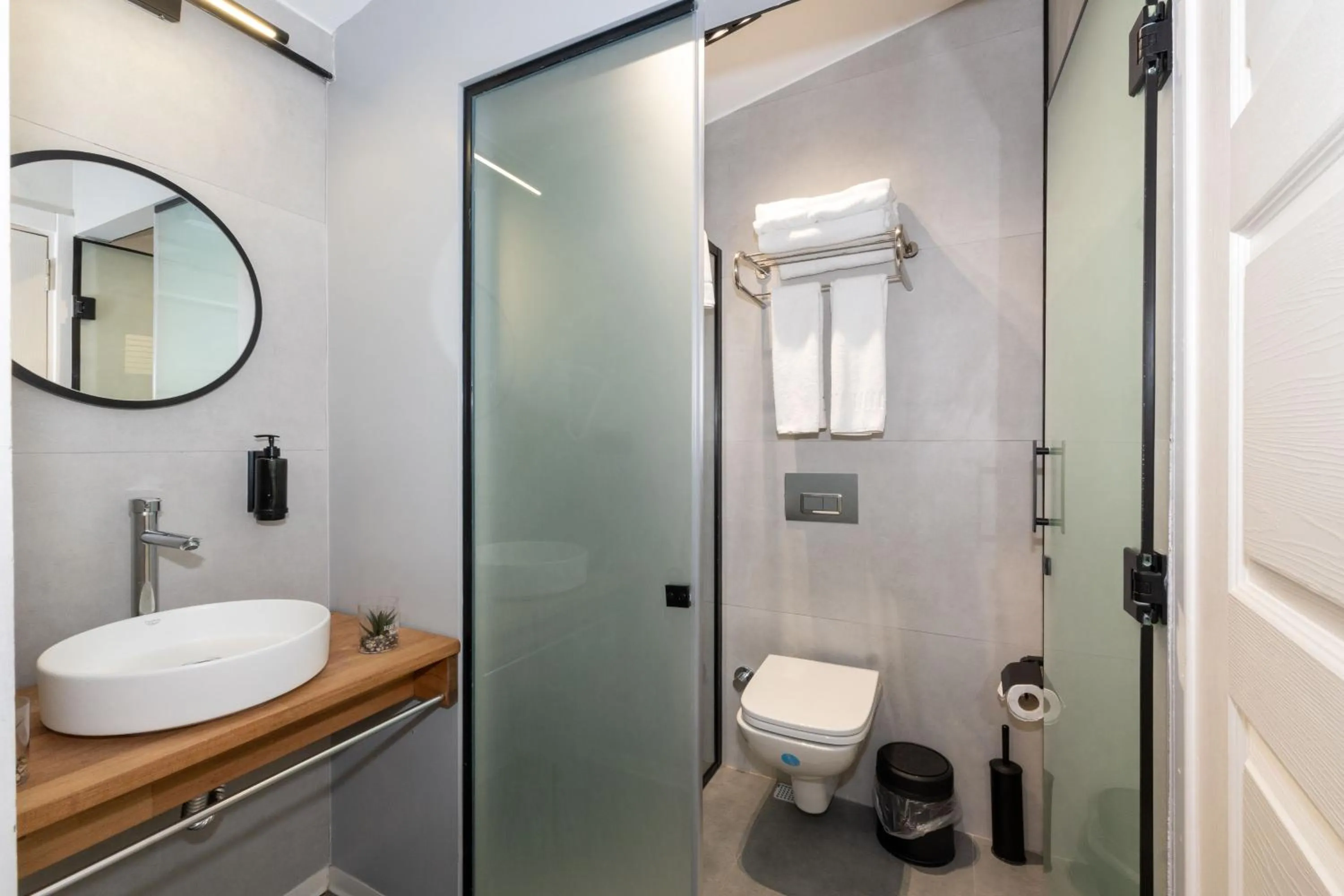 Shower in Istanbul Holiday Hotel