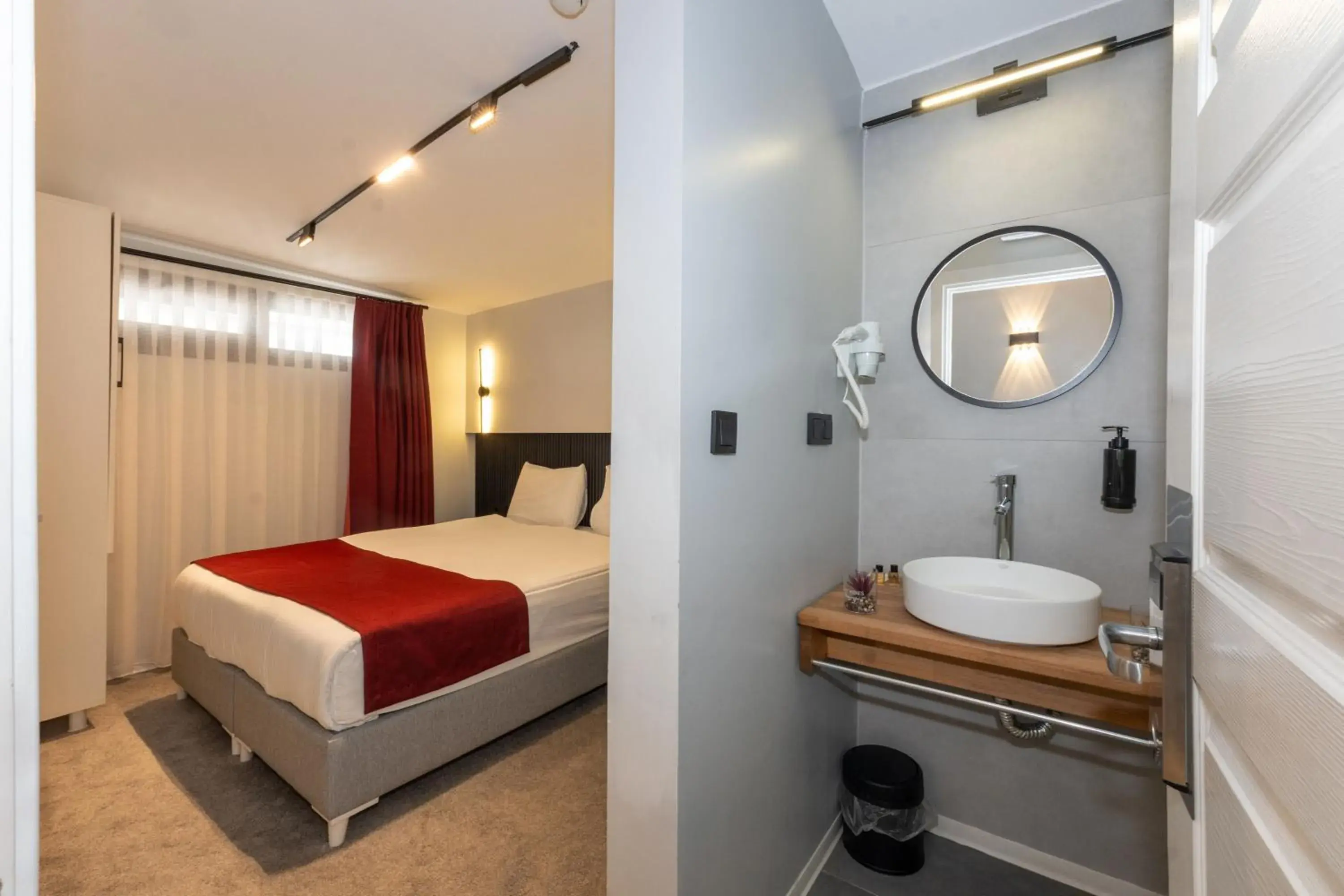 Standard Double or Twin Room in Istanbul Holiday Hotel Standard Double or Twin Room in Istanbul Holiday Hotel