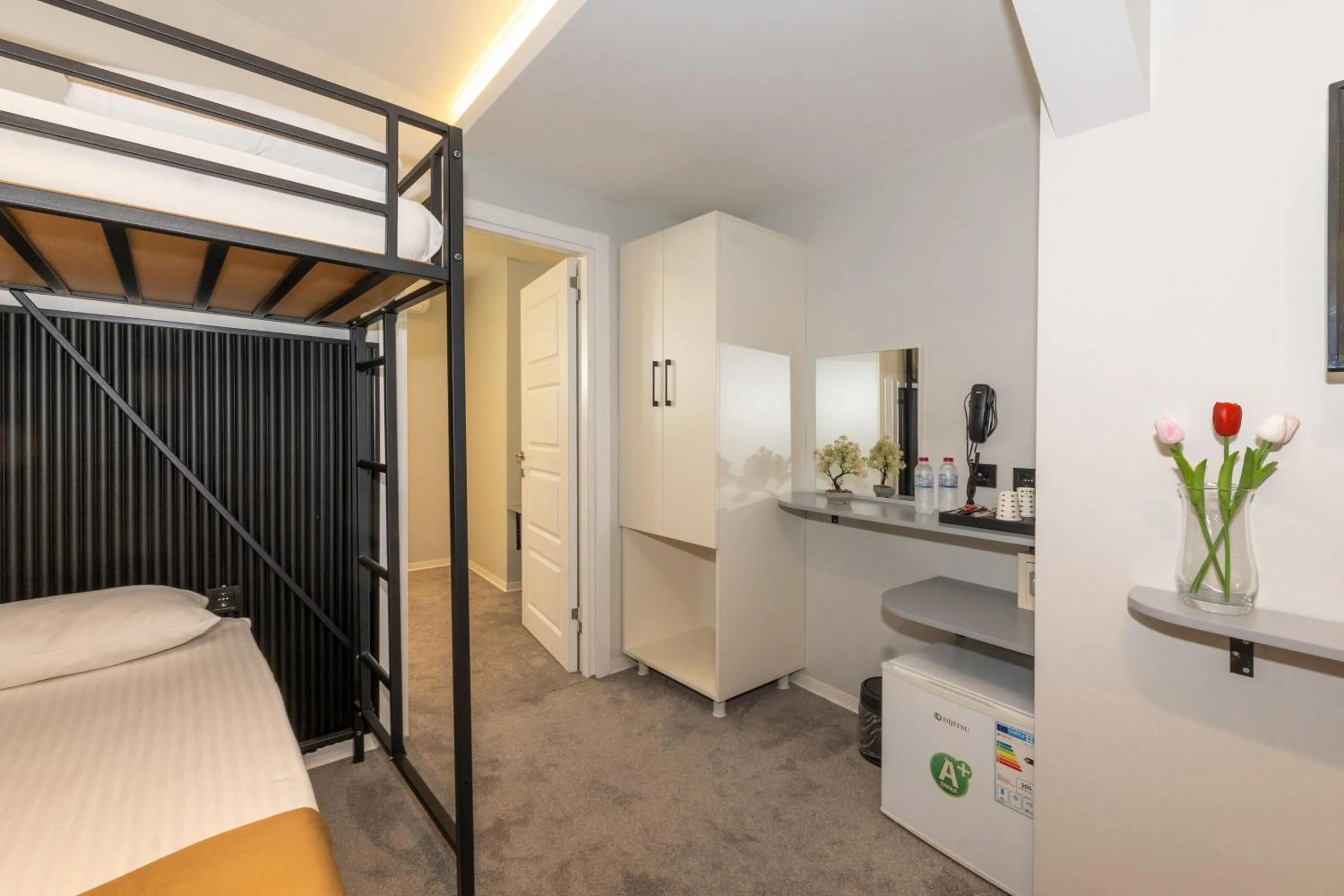 Bedroom, Bed in Istanbul Holiday Hotel