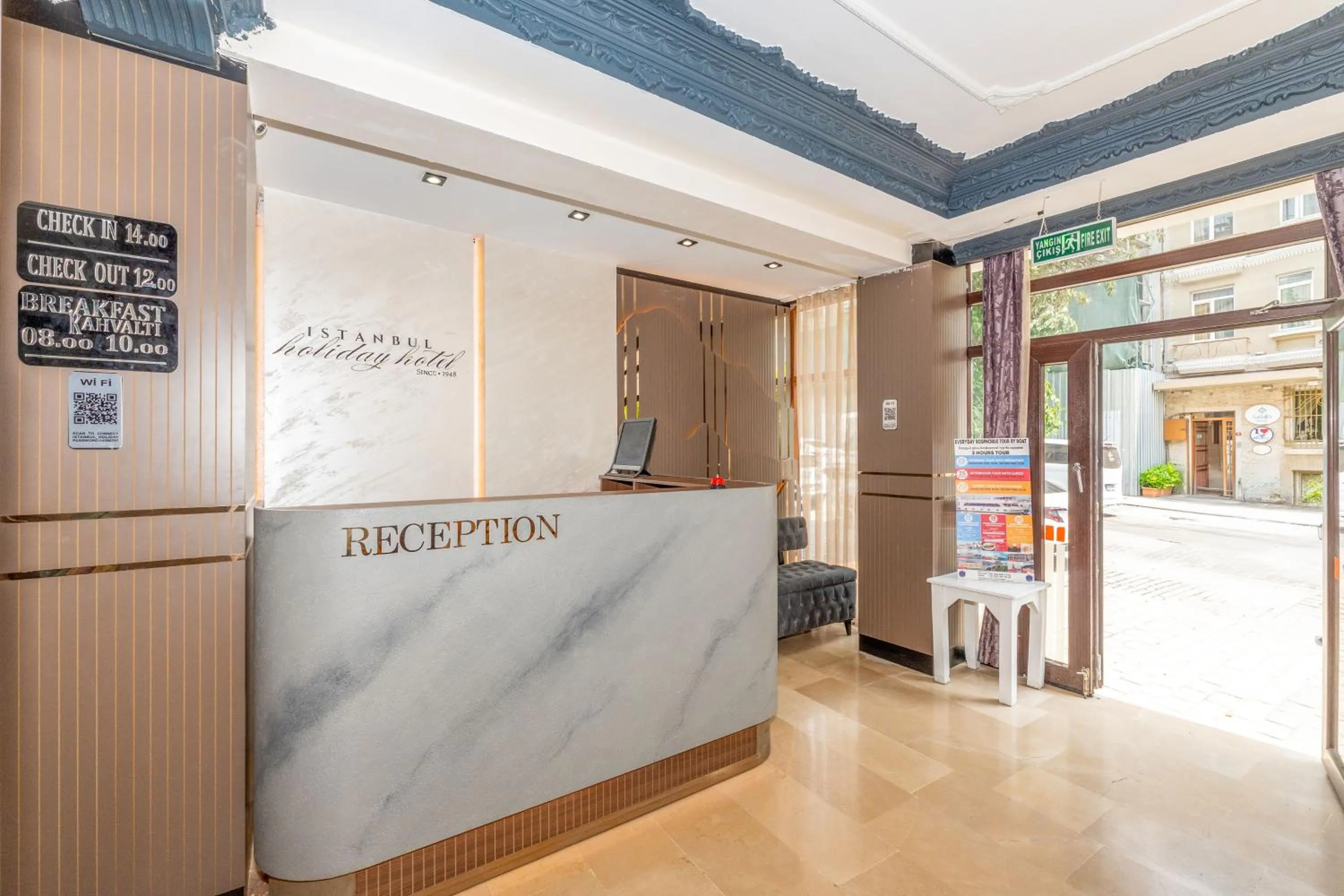 Lobby or reception in Istanbul Holiday Hotel