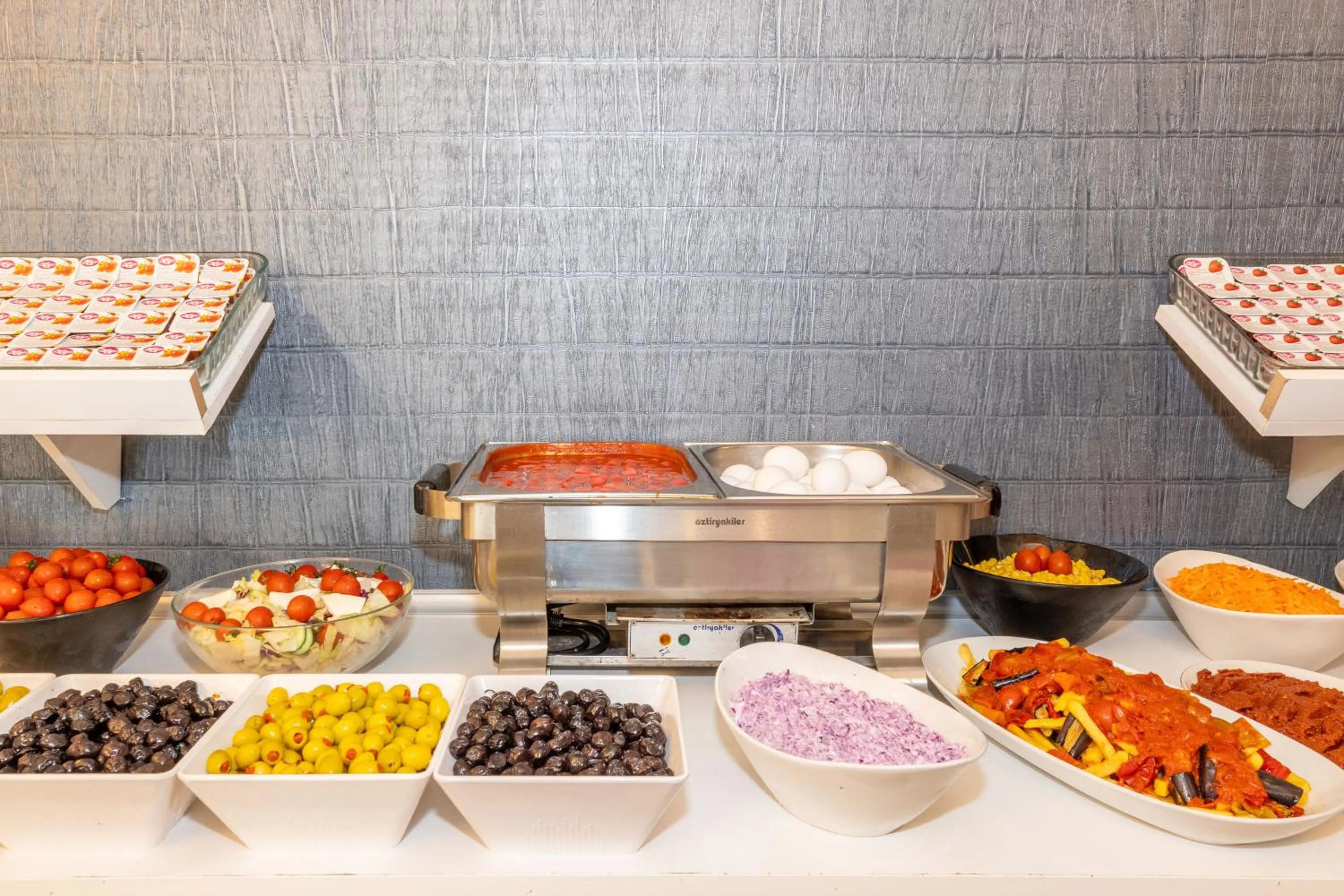 Buffet breakfast in Istanbul Holiday Hotel