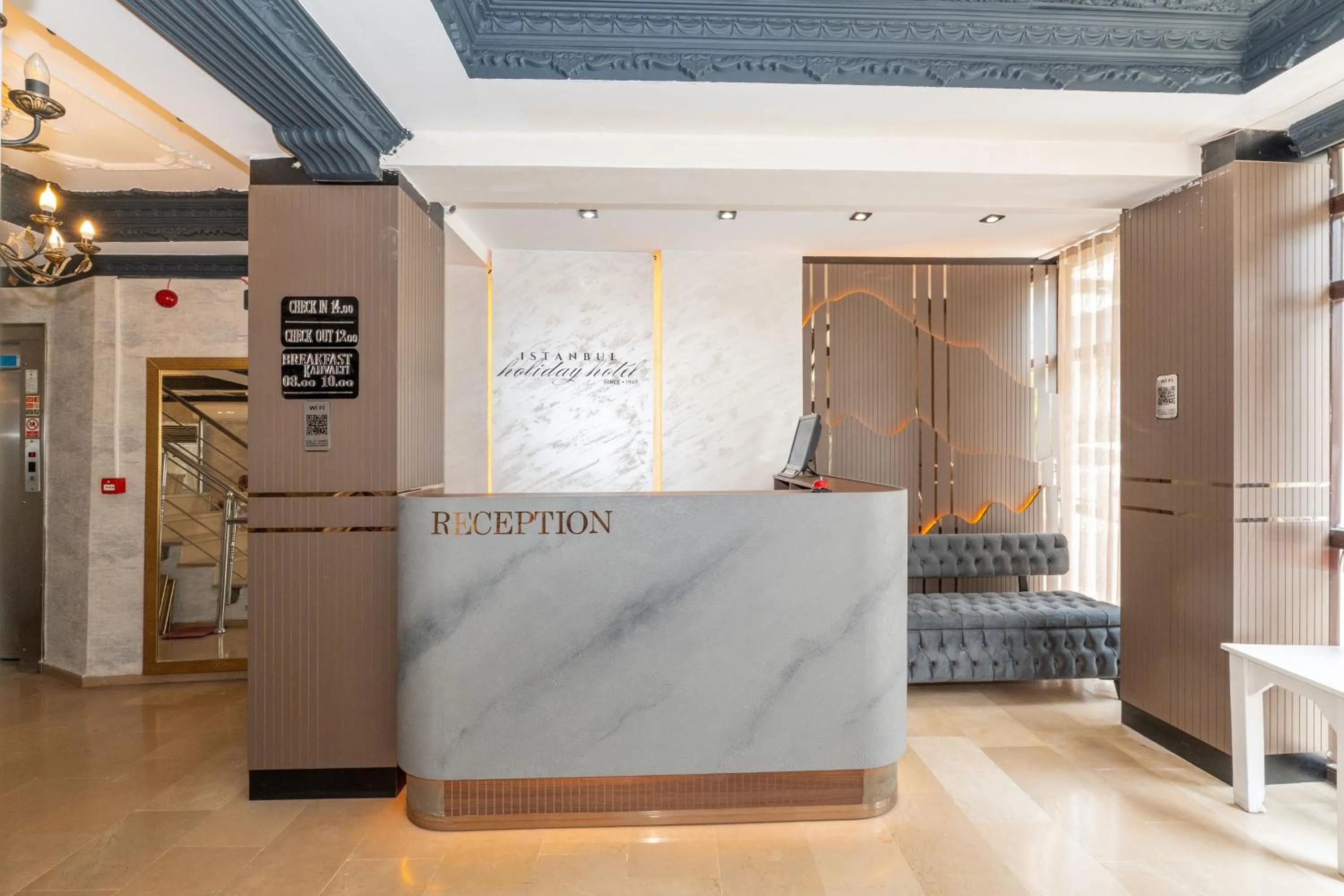 Lobby or reception in Istanbul Holiday Hotel