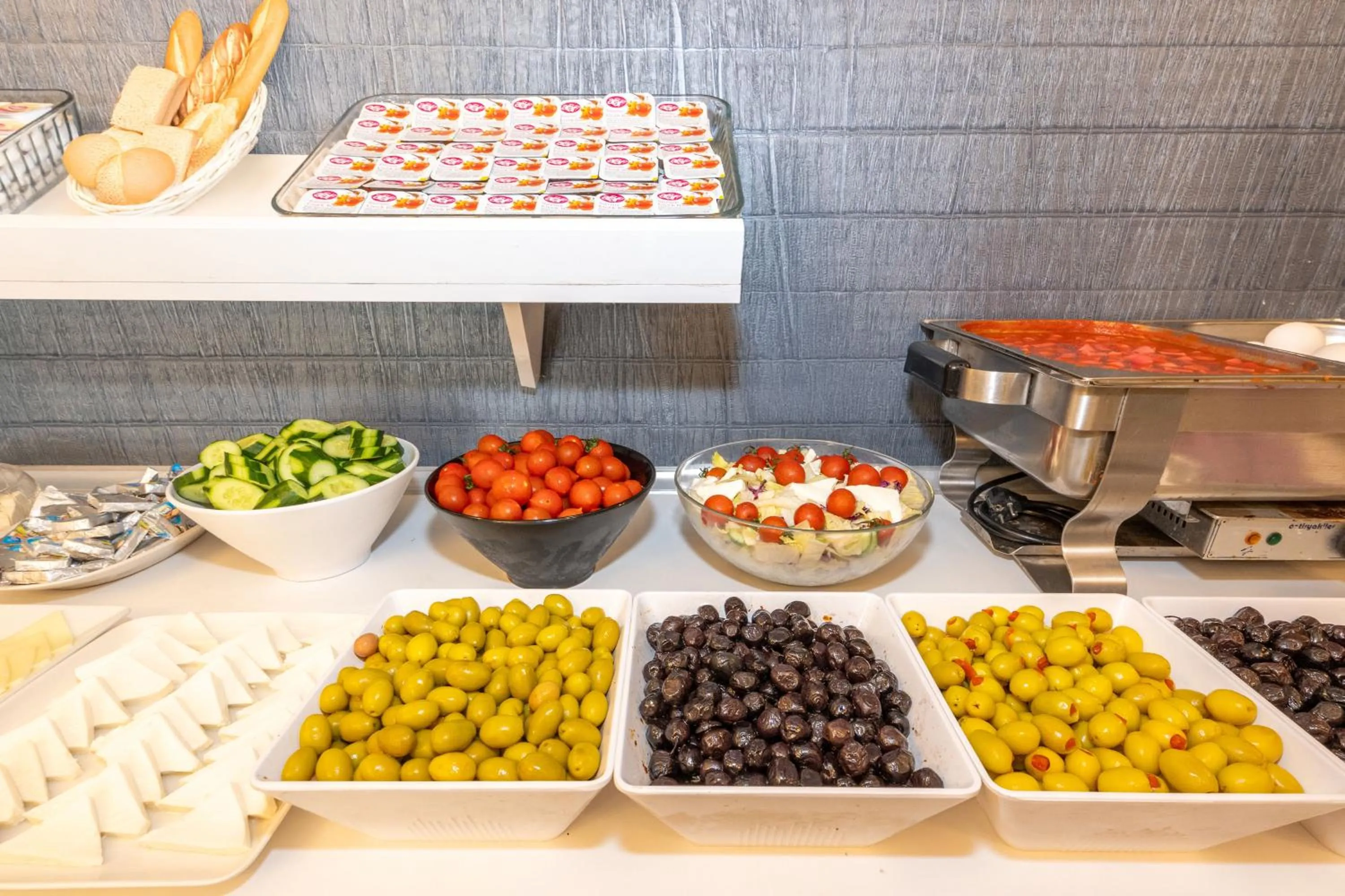 Buffet breakfast in Istanbul Holiday Hotel