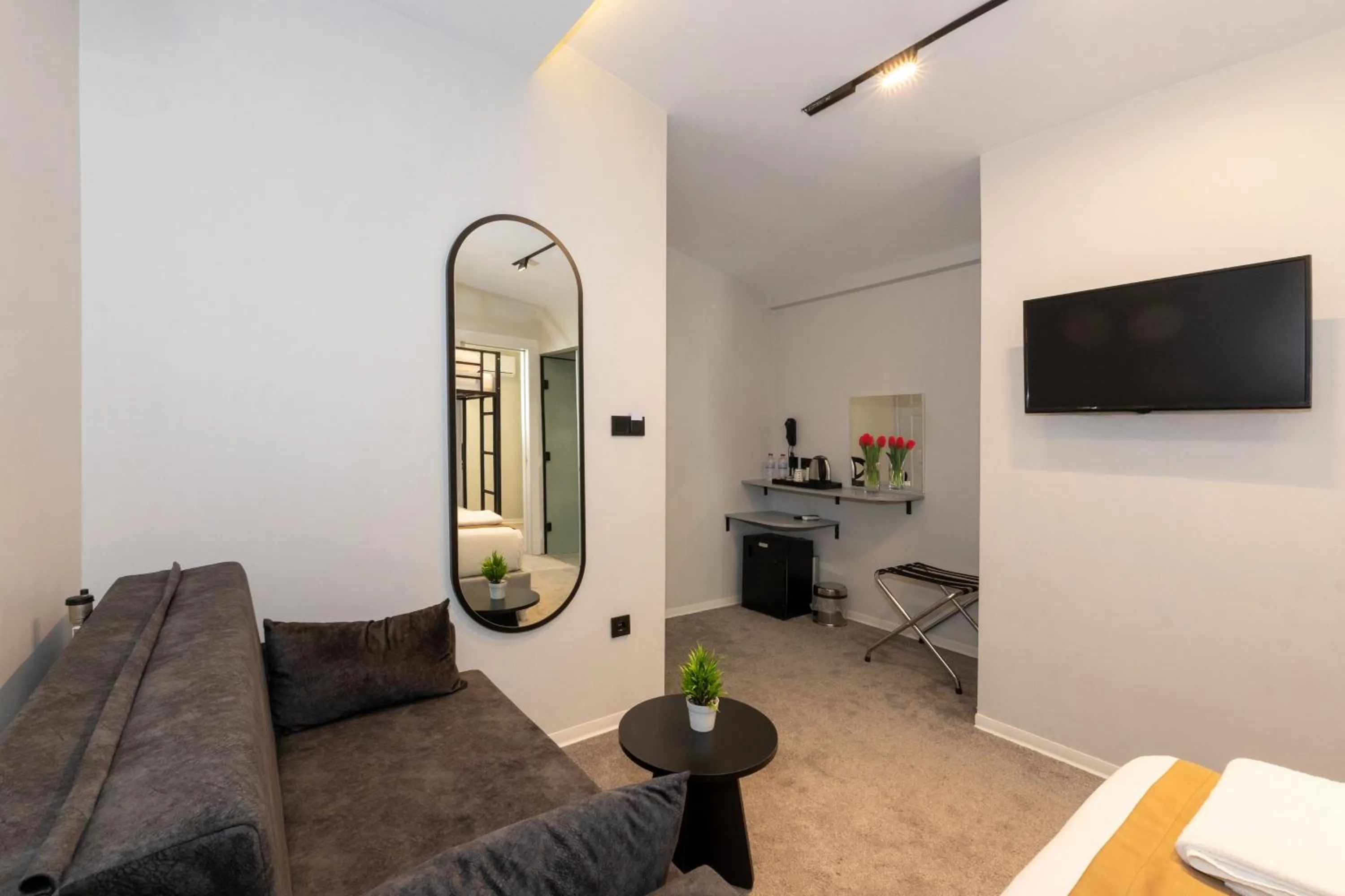 Communal lounge/ TV room in Istanbul Holiday Hotel