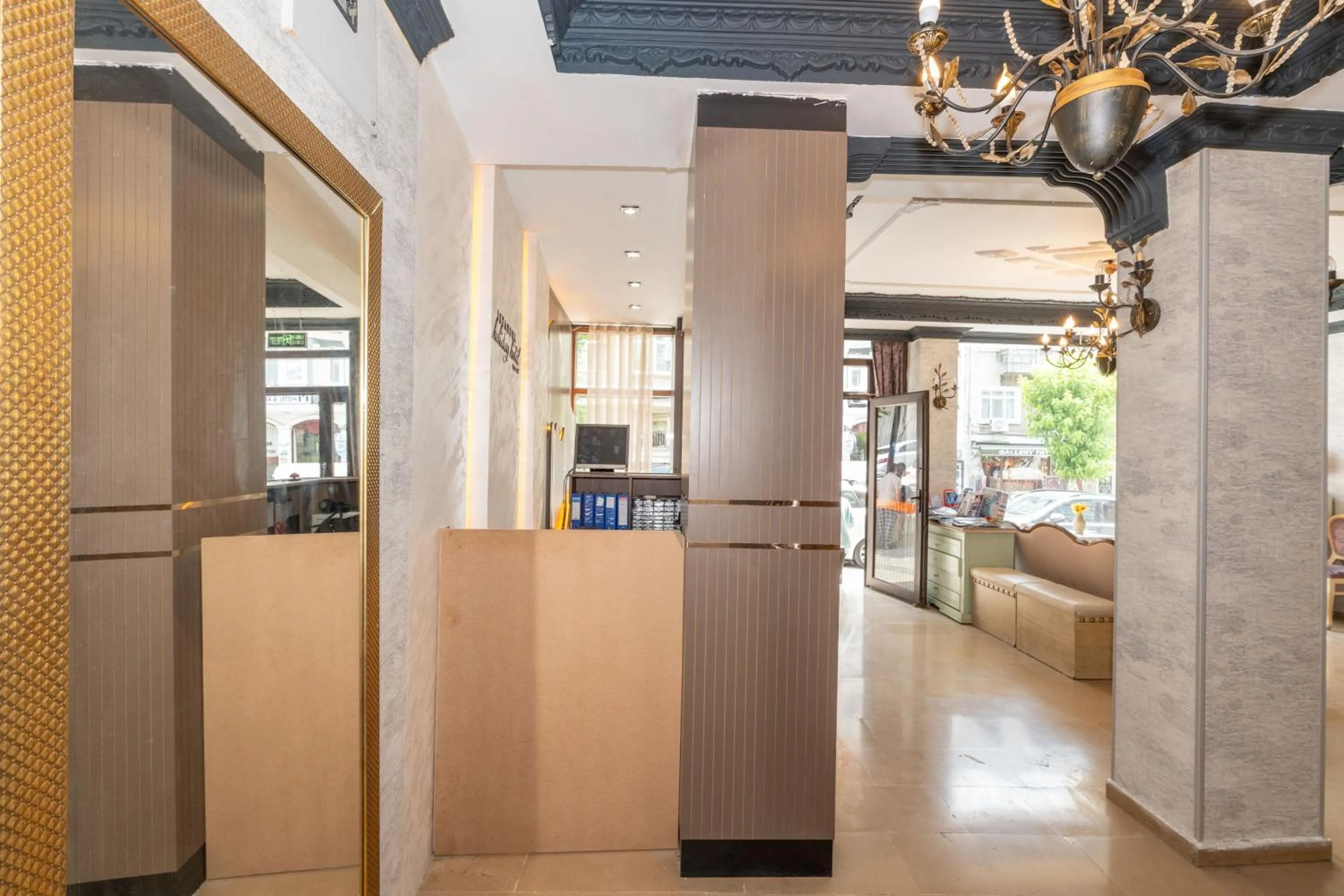Lobby or reception in Istanbul Holiday Hotel