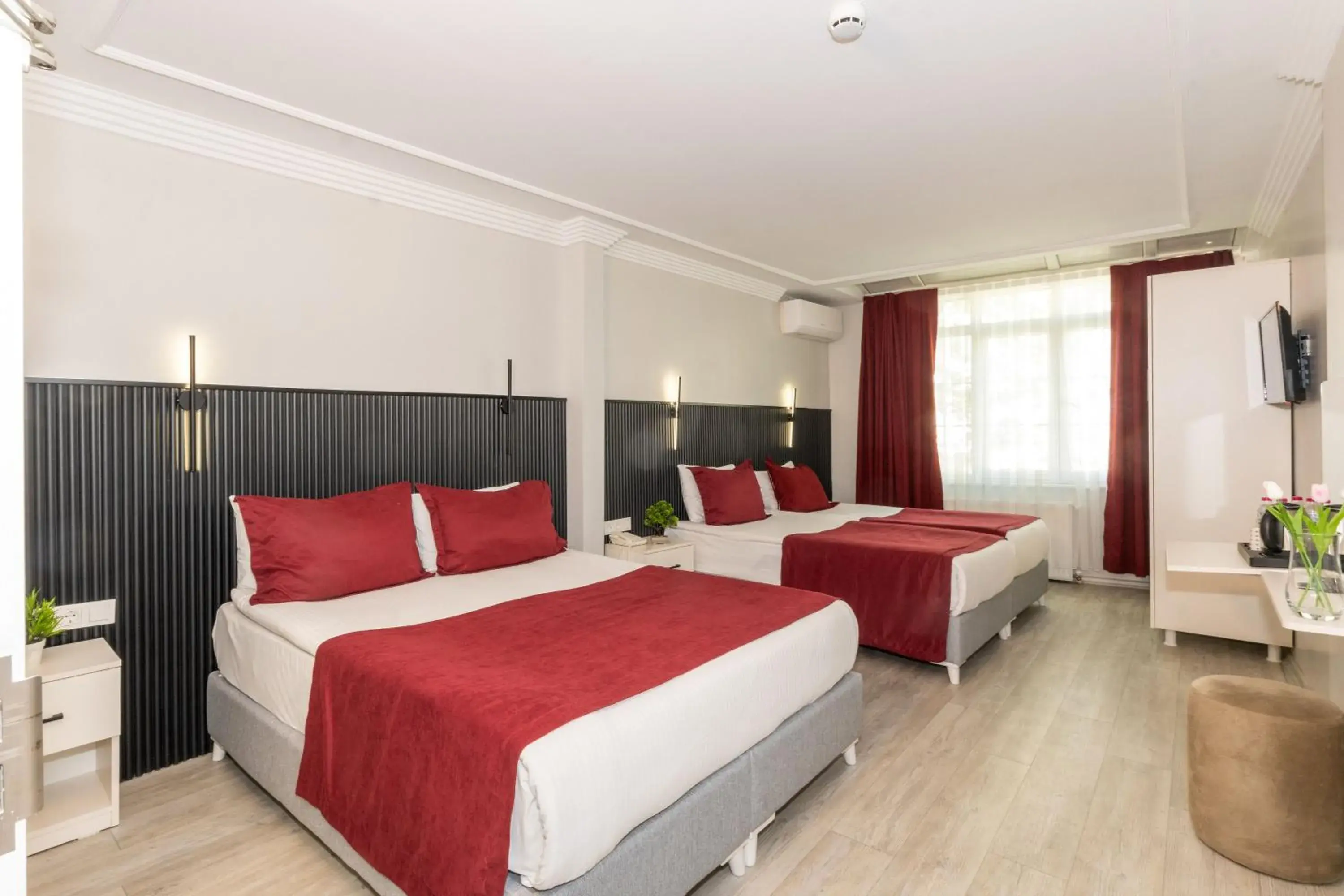 Suite in Istanbul Holiday Hotel Suite in Istanbul Holiday Hotel