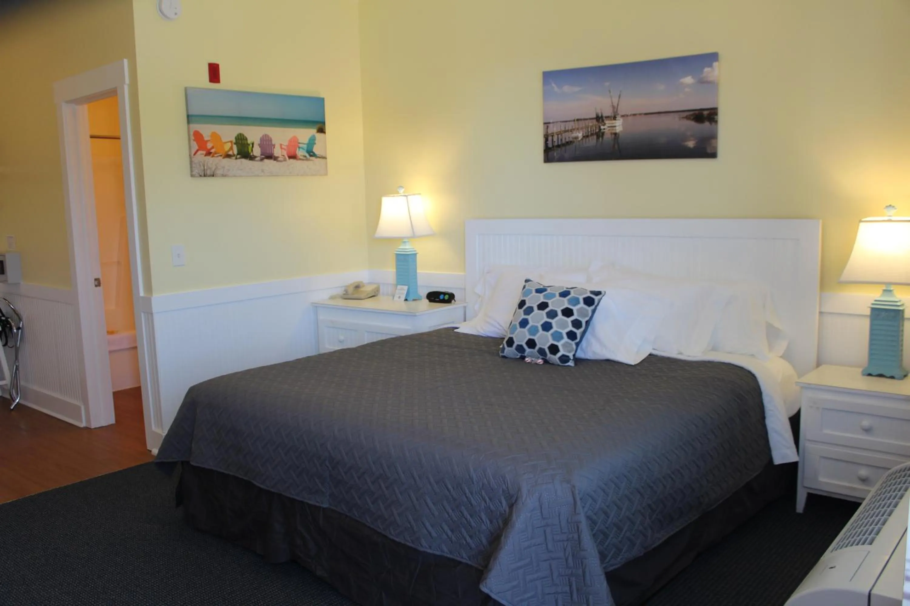 Bed in Topsail Shores Inn