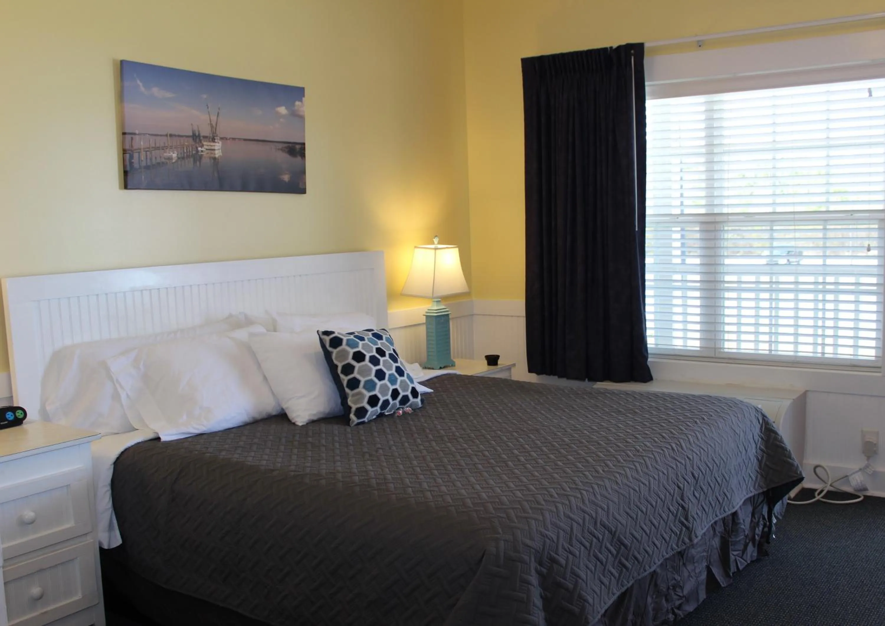 Bed in Topsail Shores Inn