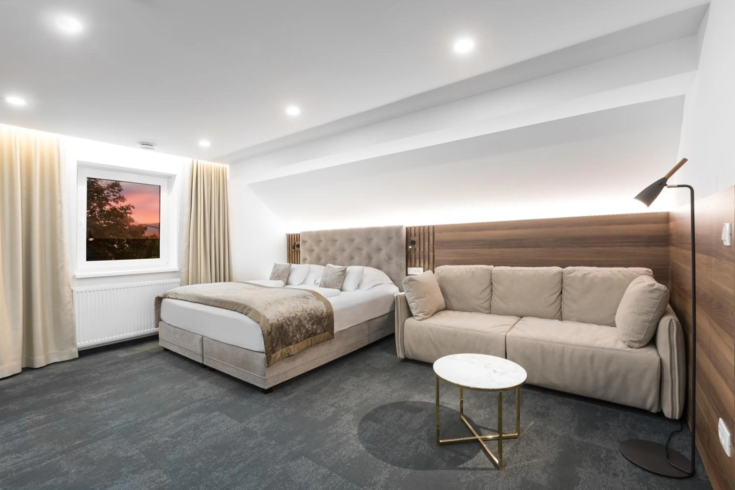 Bed in Garni Hotel Cirman