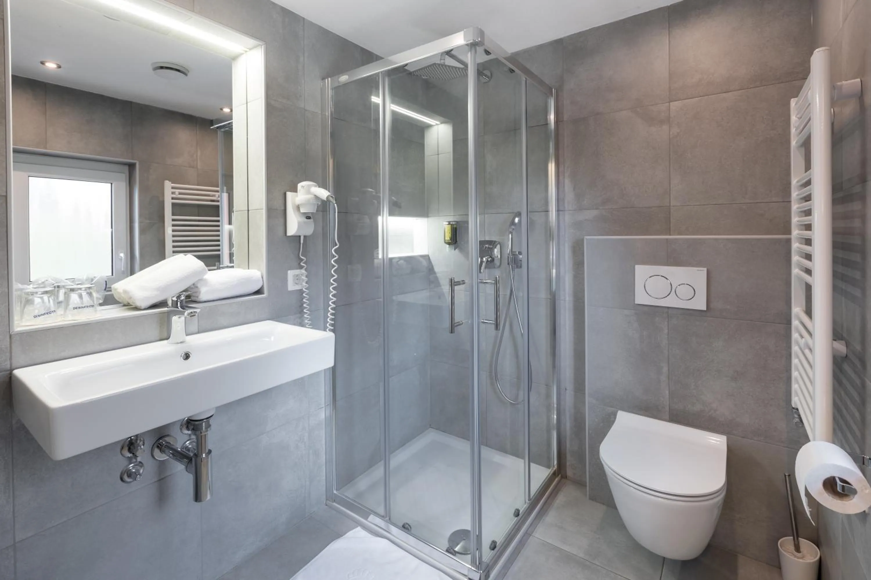 Shower in Garni Hotel Cirman