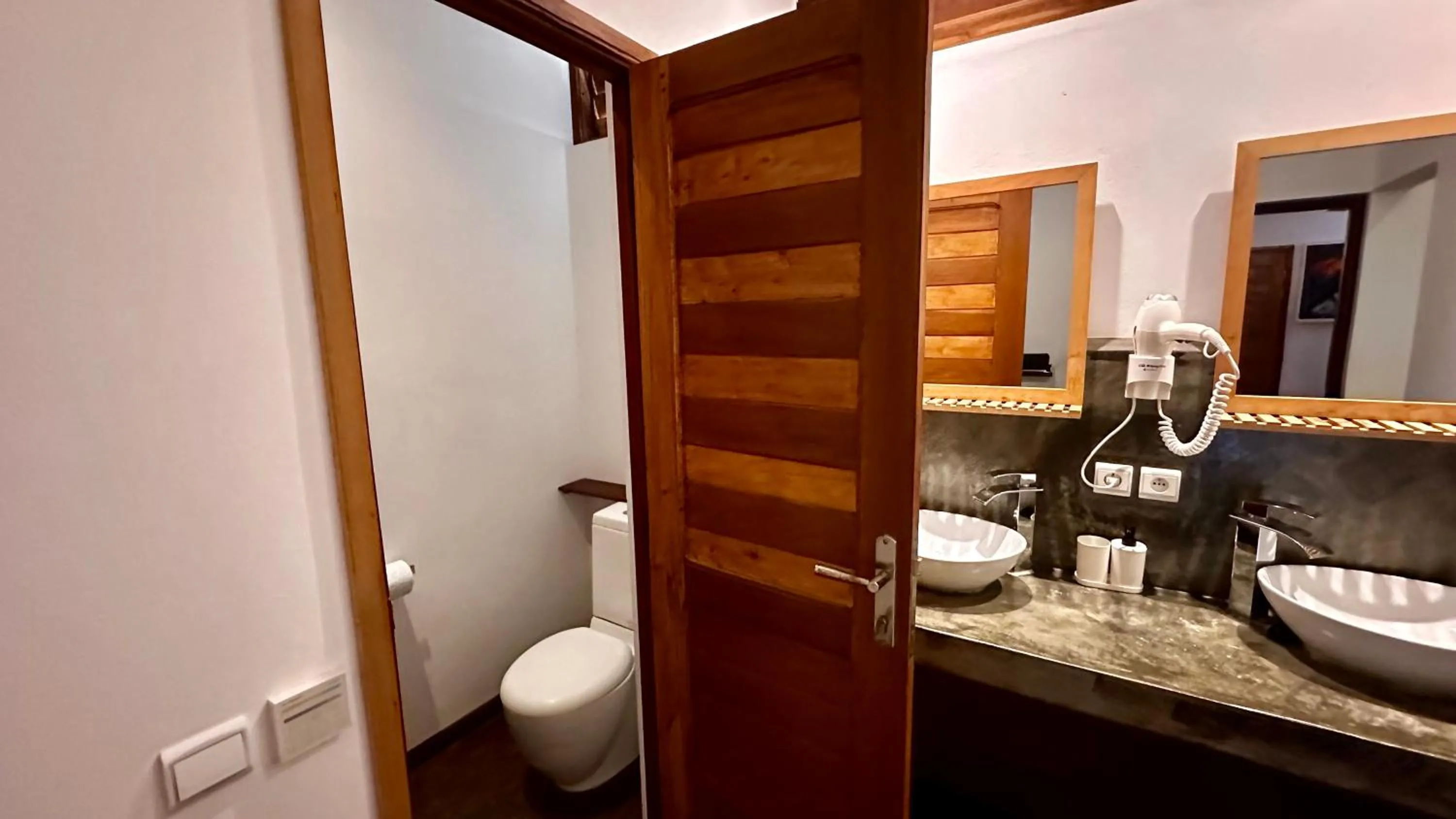Toilet in Anki Lodge