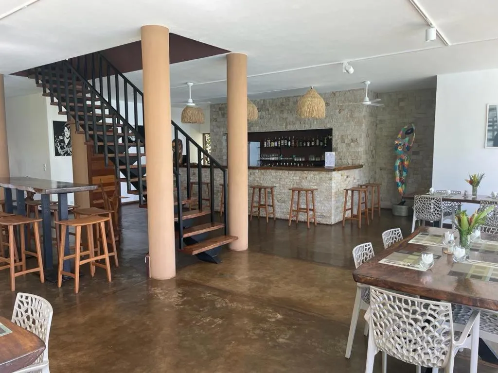 Restaurant/places to eat in Anki Lodge