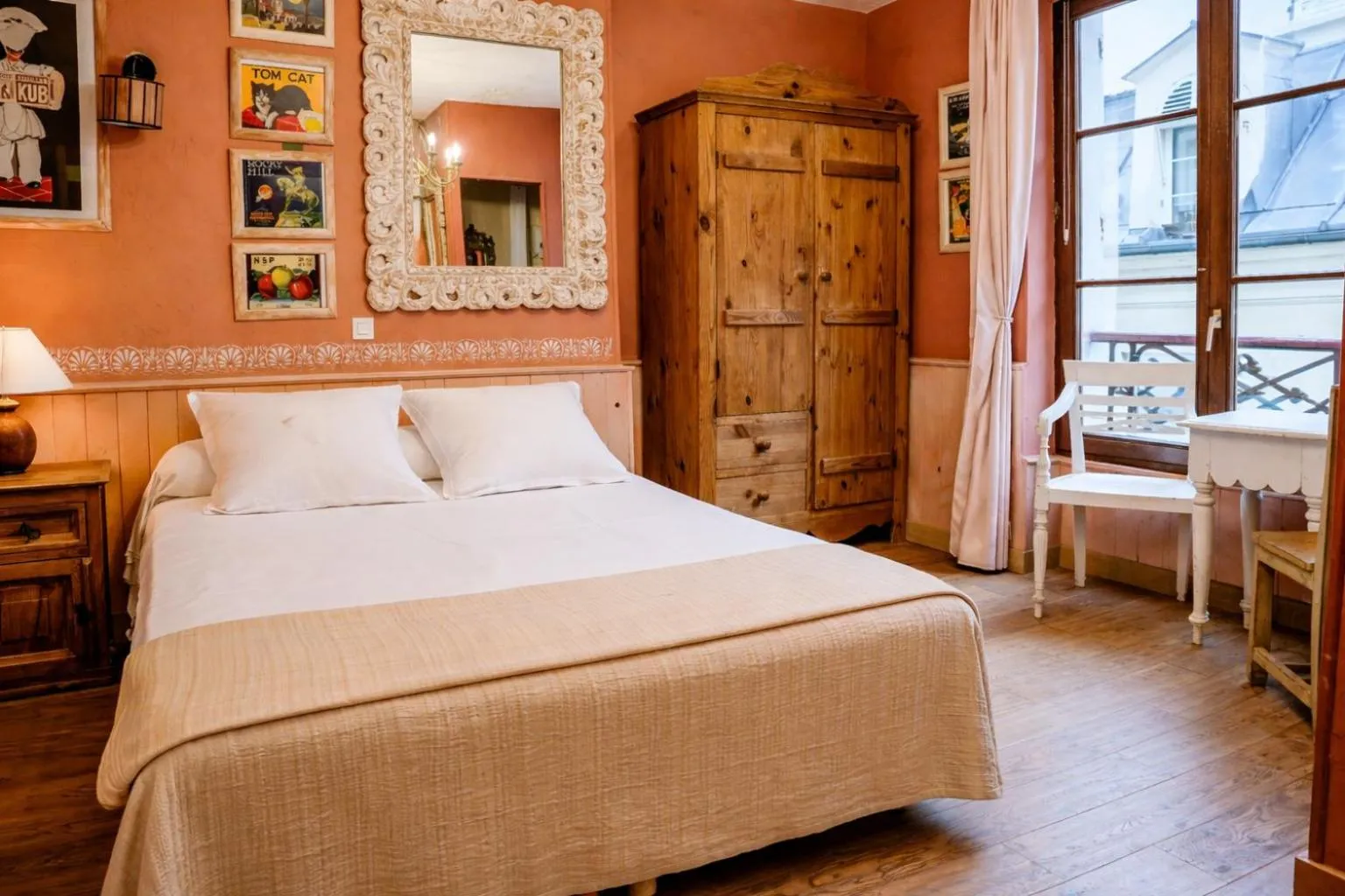 Double Room with Shared Toilet in Hotel de Nesle