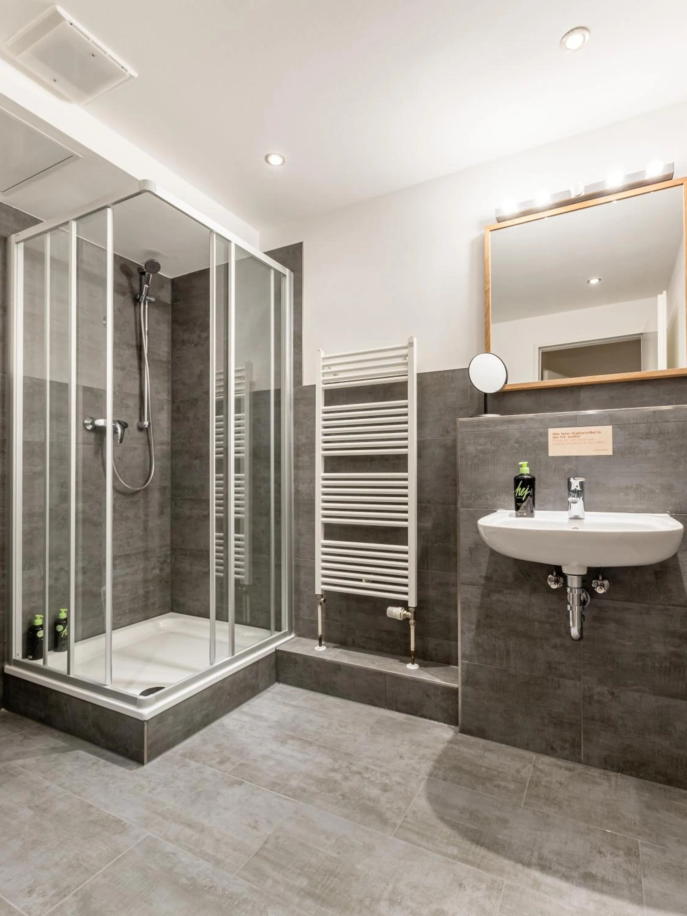 Shower in Schoenhouse City Street