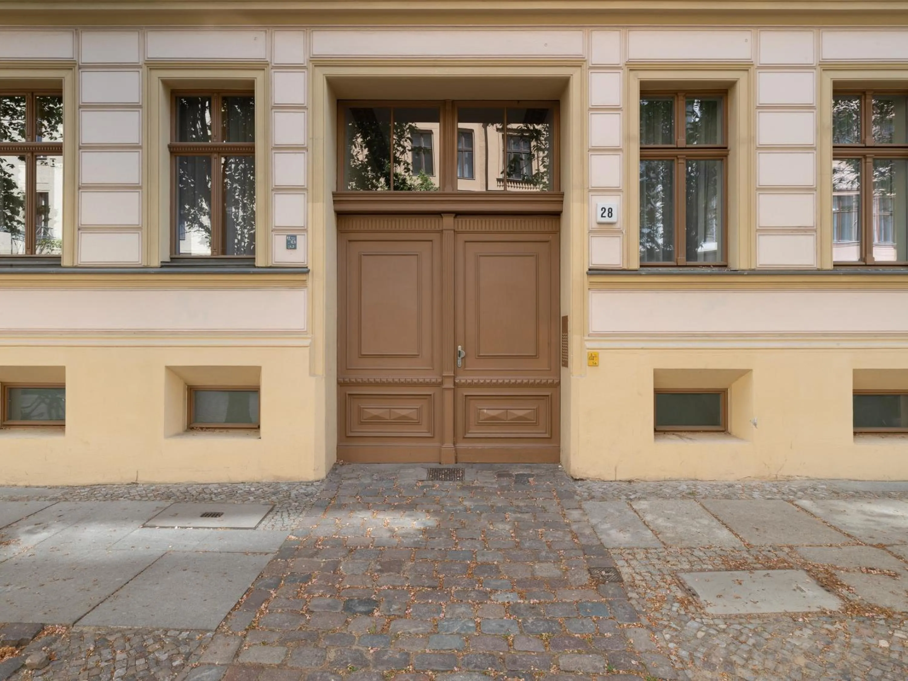 Property building in Schoenhouse City Street