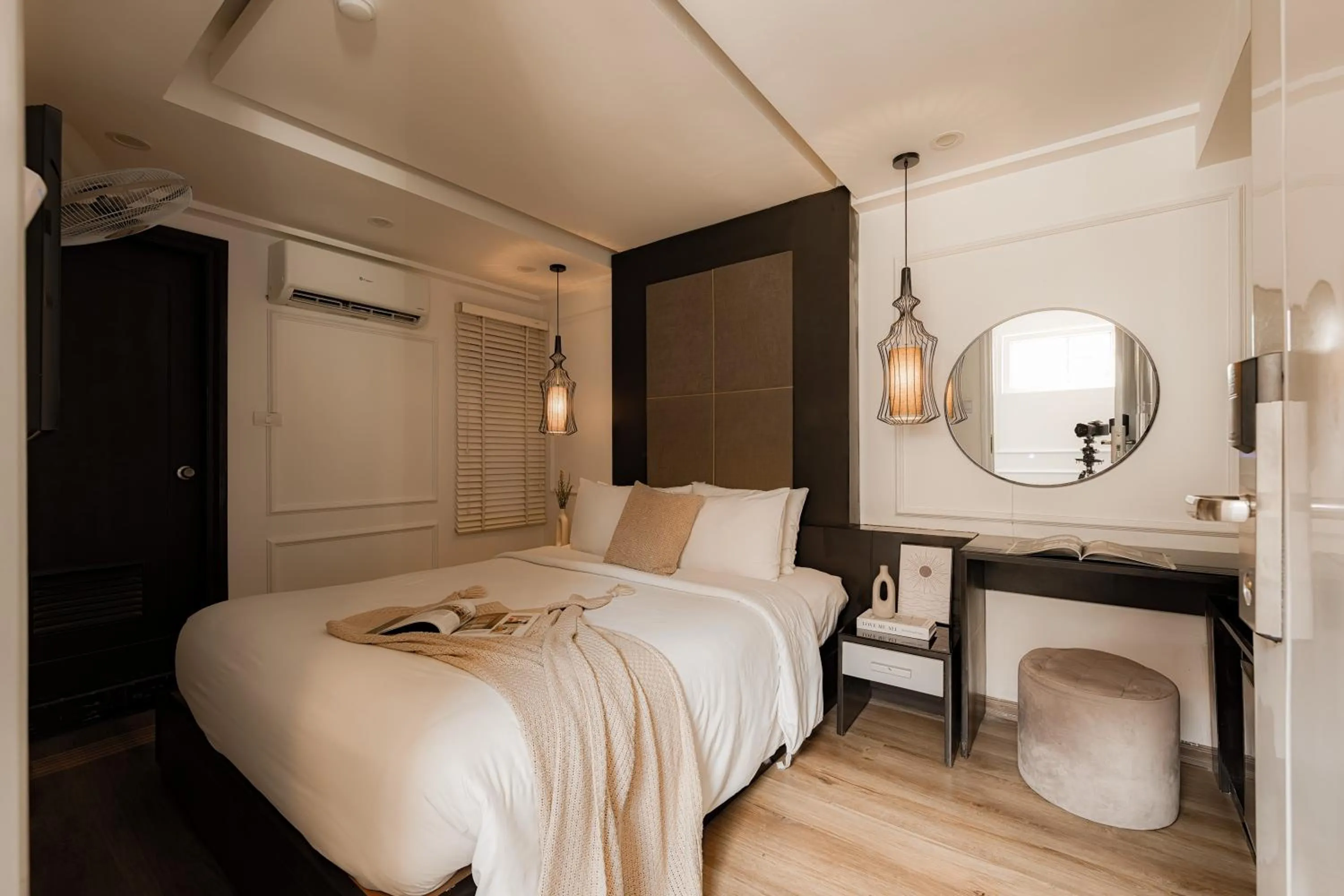 Bedroom, Bed in Keypad Hotel - 24 Hang Ga