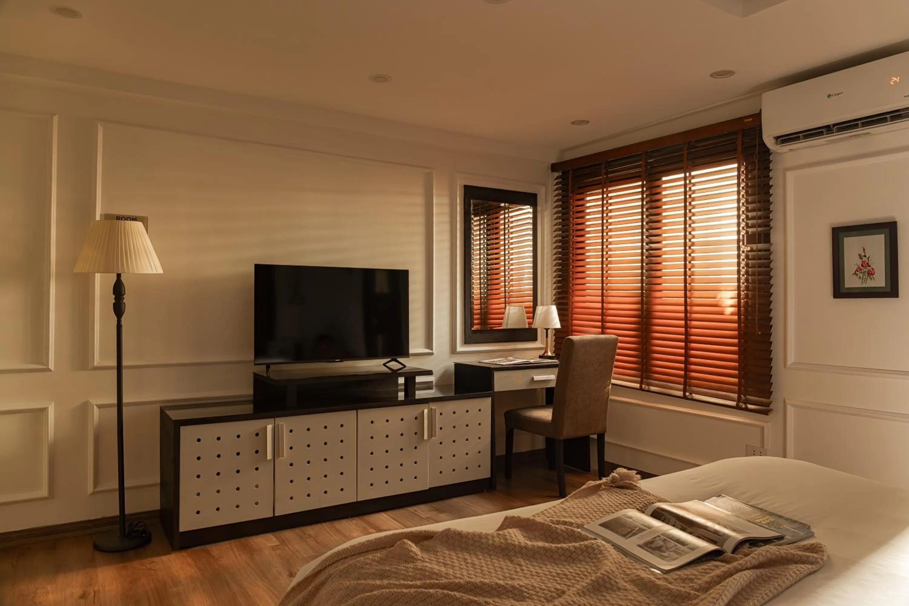 Bedroom, Bed in Keypad Hotel - 24 Hang Ga