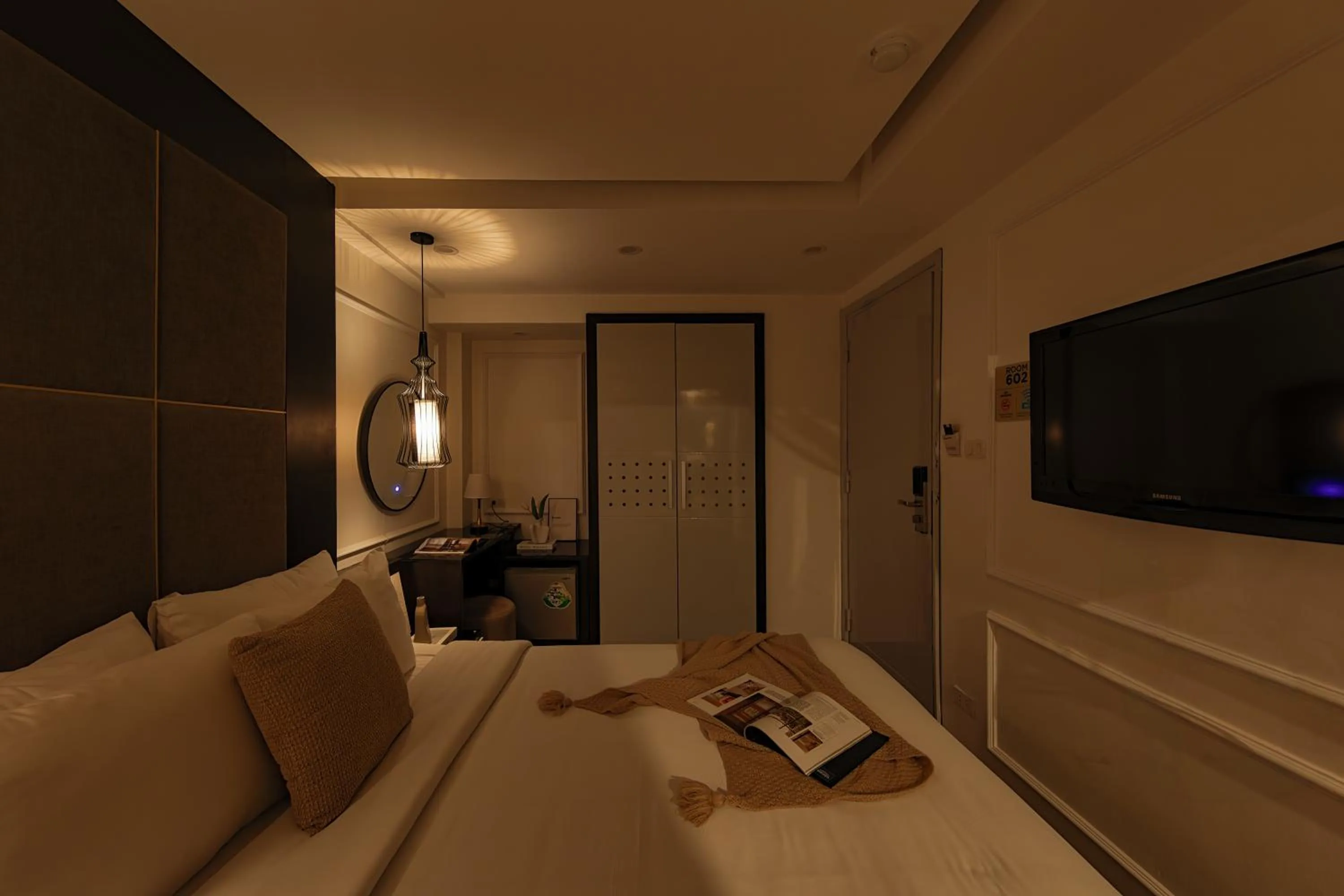 Bedroom, Bed in Keypad Hotel - 24 Hang Ga