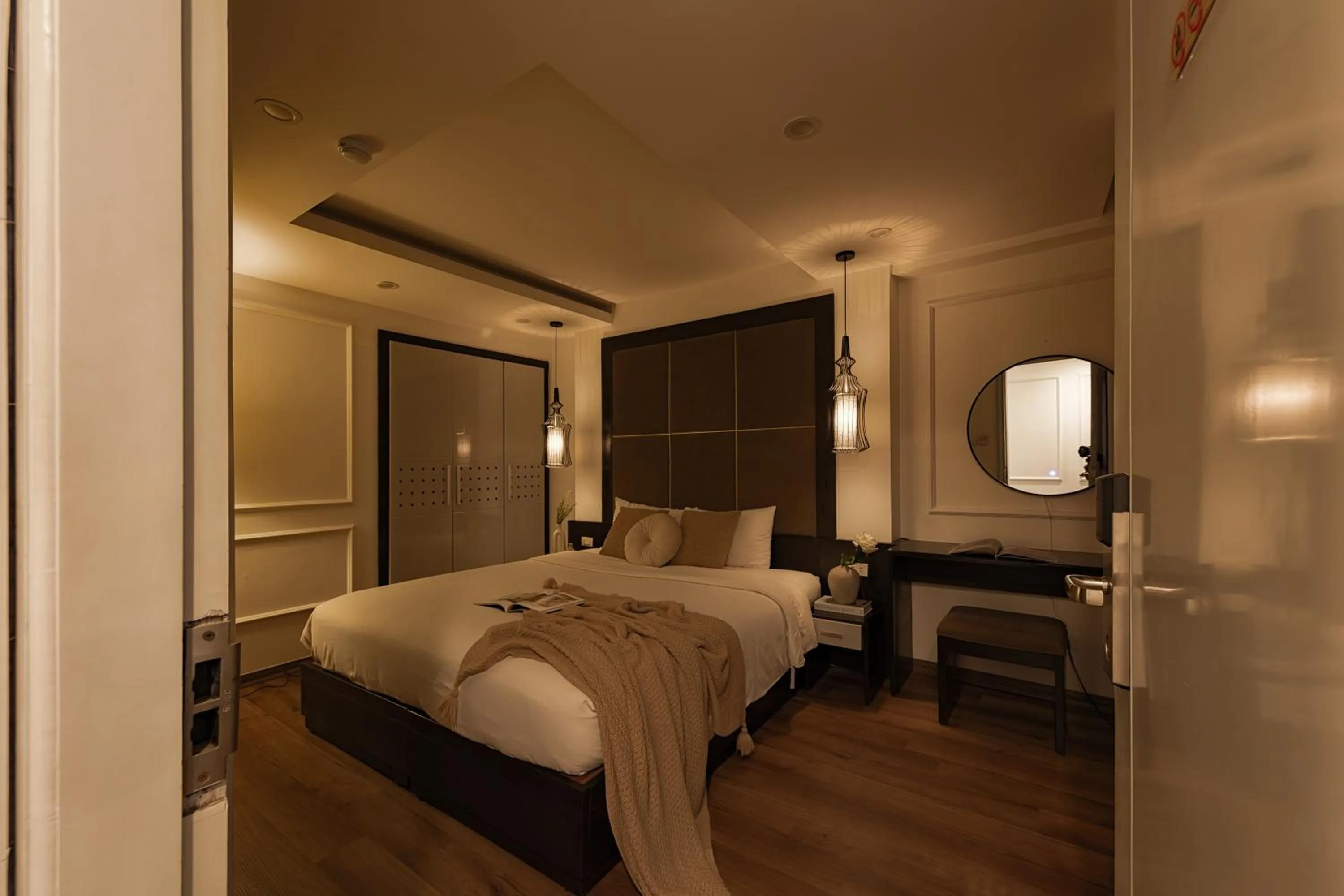 Bedroom, Bed in Keypad Hotel - 24 Hang Ga