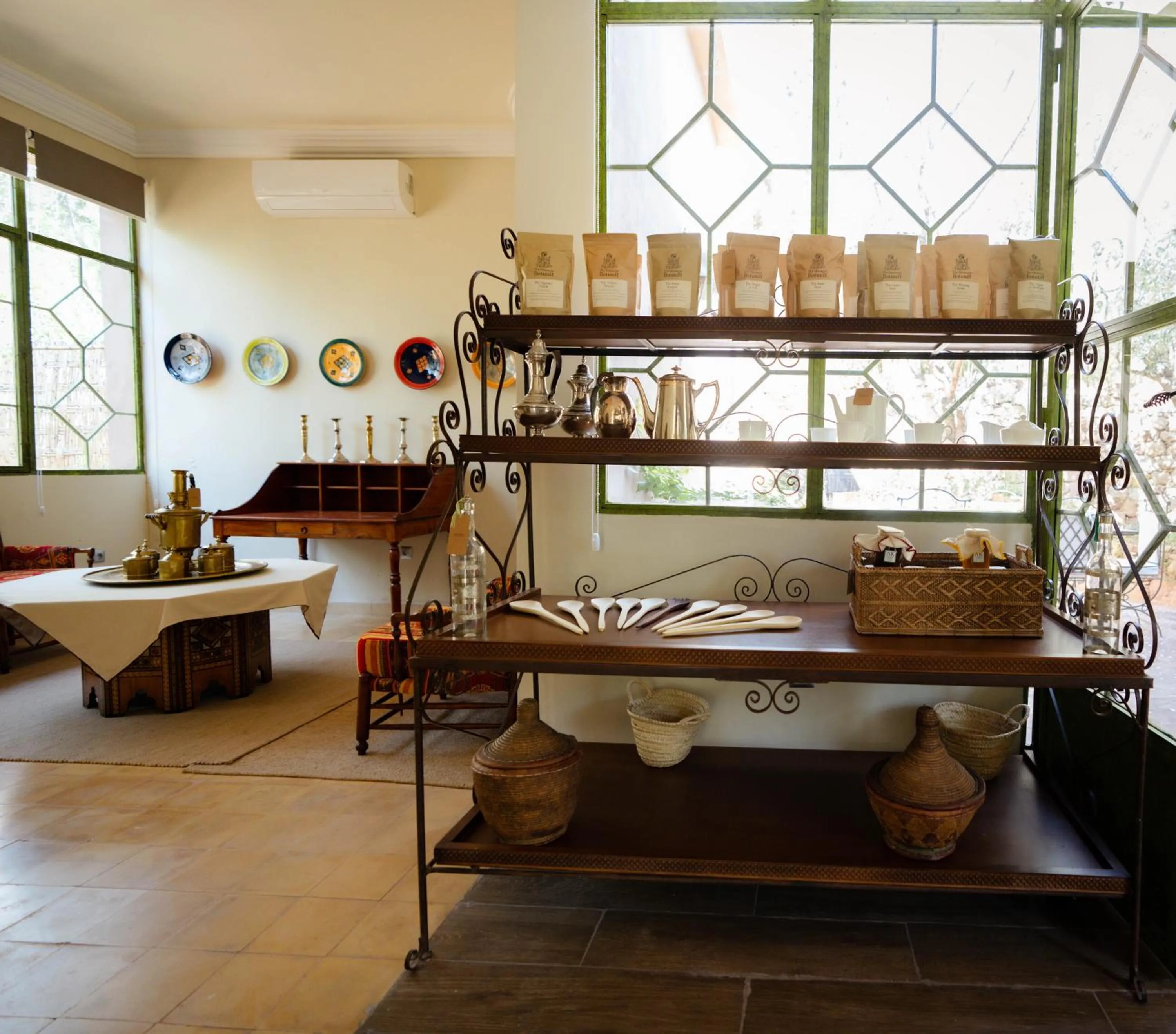 On-site shops, Bed in Olinto, Atlas Mountain Retreat - adults only