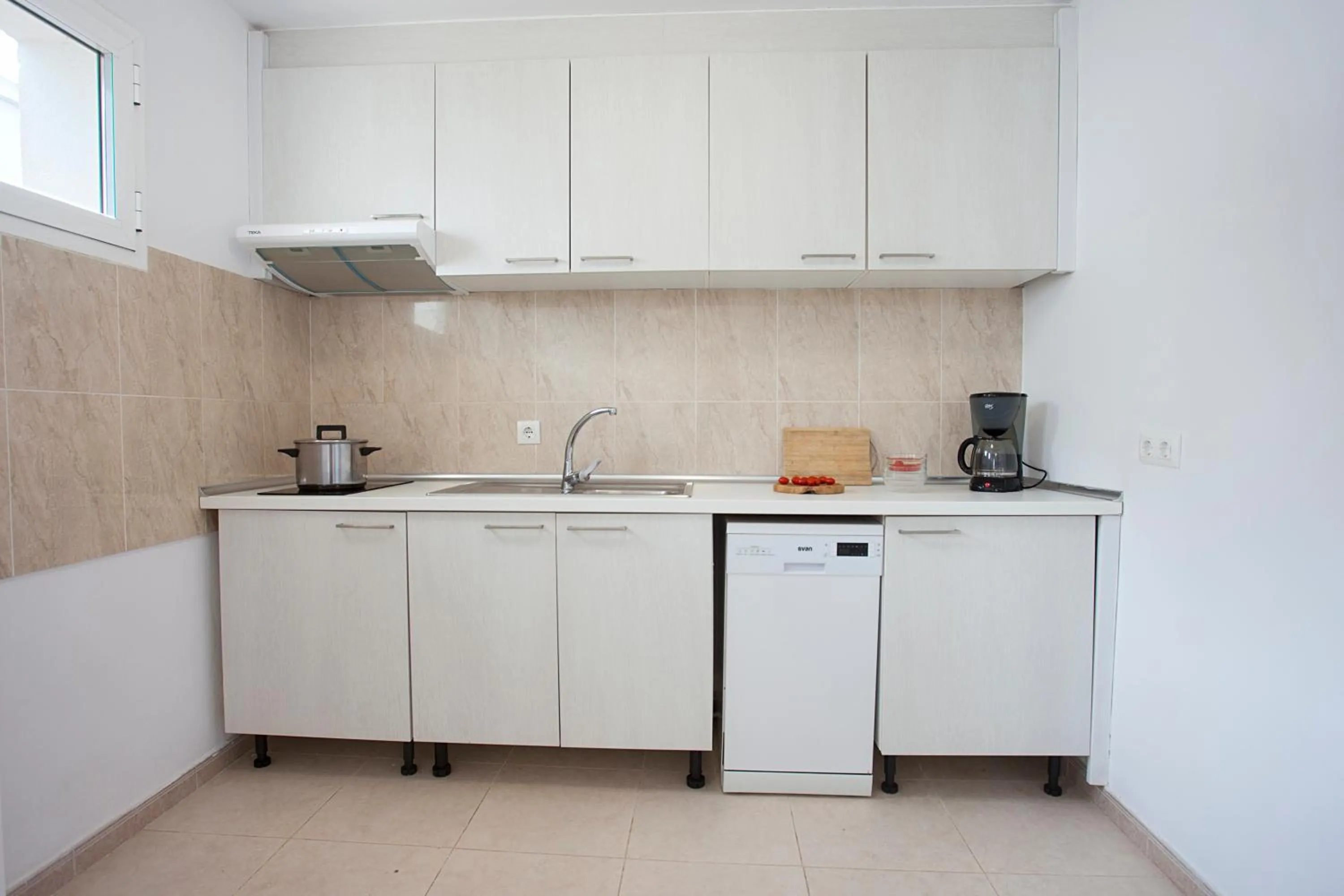 Kitchen or kitchenette in Apartamentos Vista Alegre Mallorca