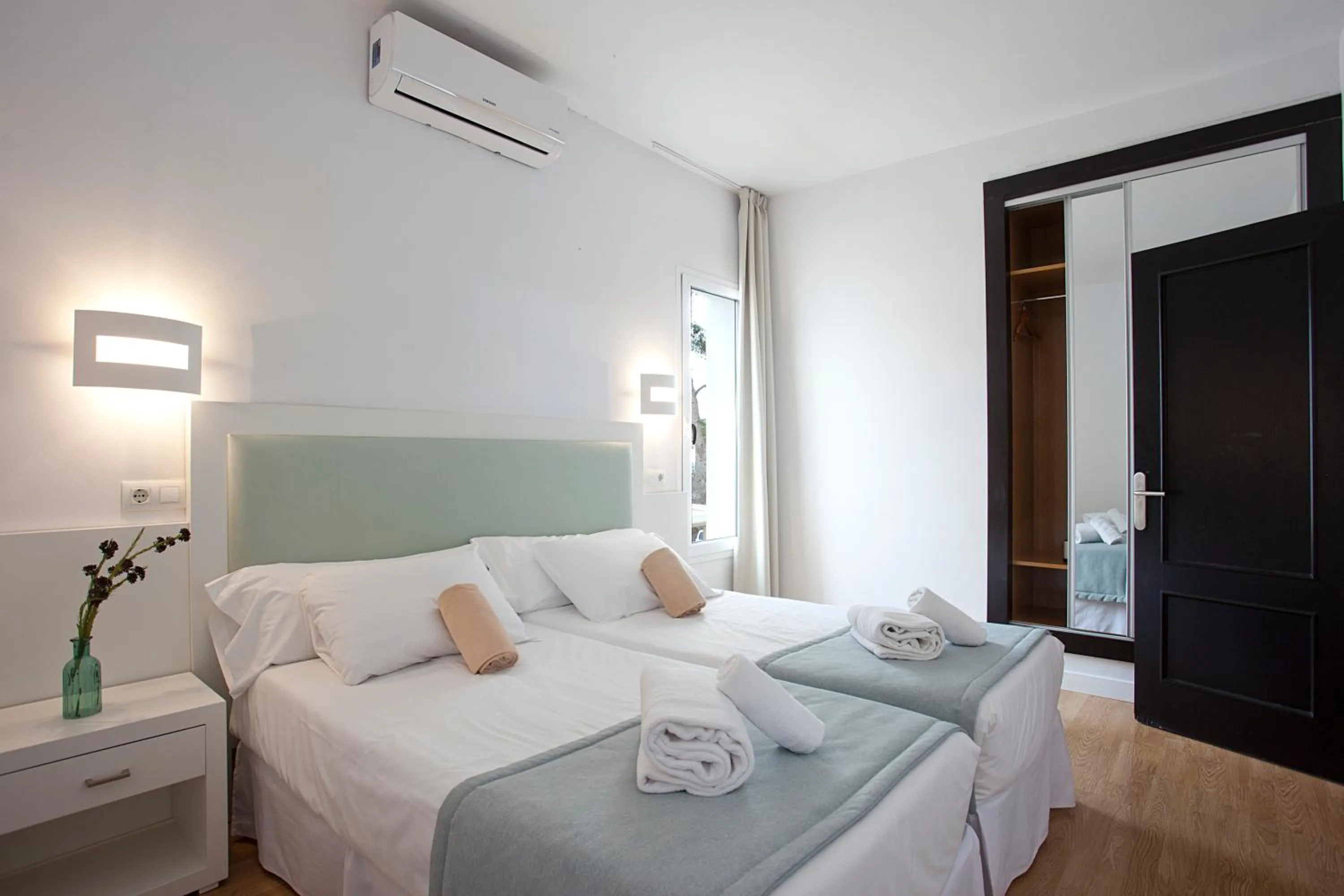 Bed in Apartamentos Vista Alegre Mallorca