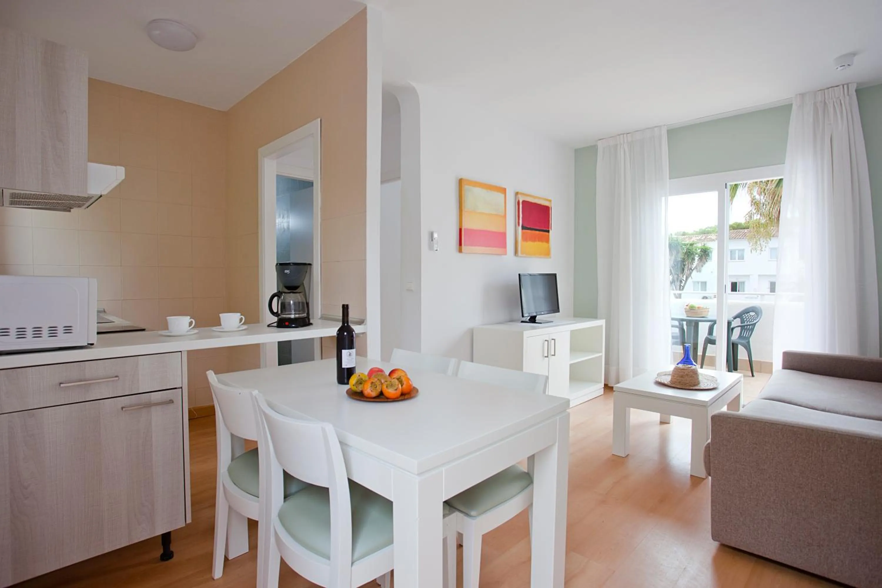 Kitchen or kitchenette in Apartamentos Vista Alegre Mallorca