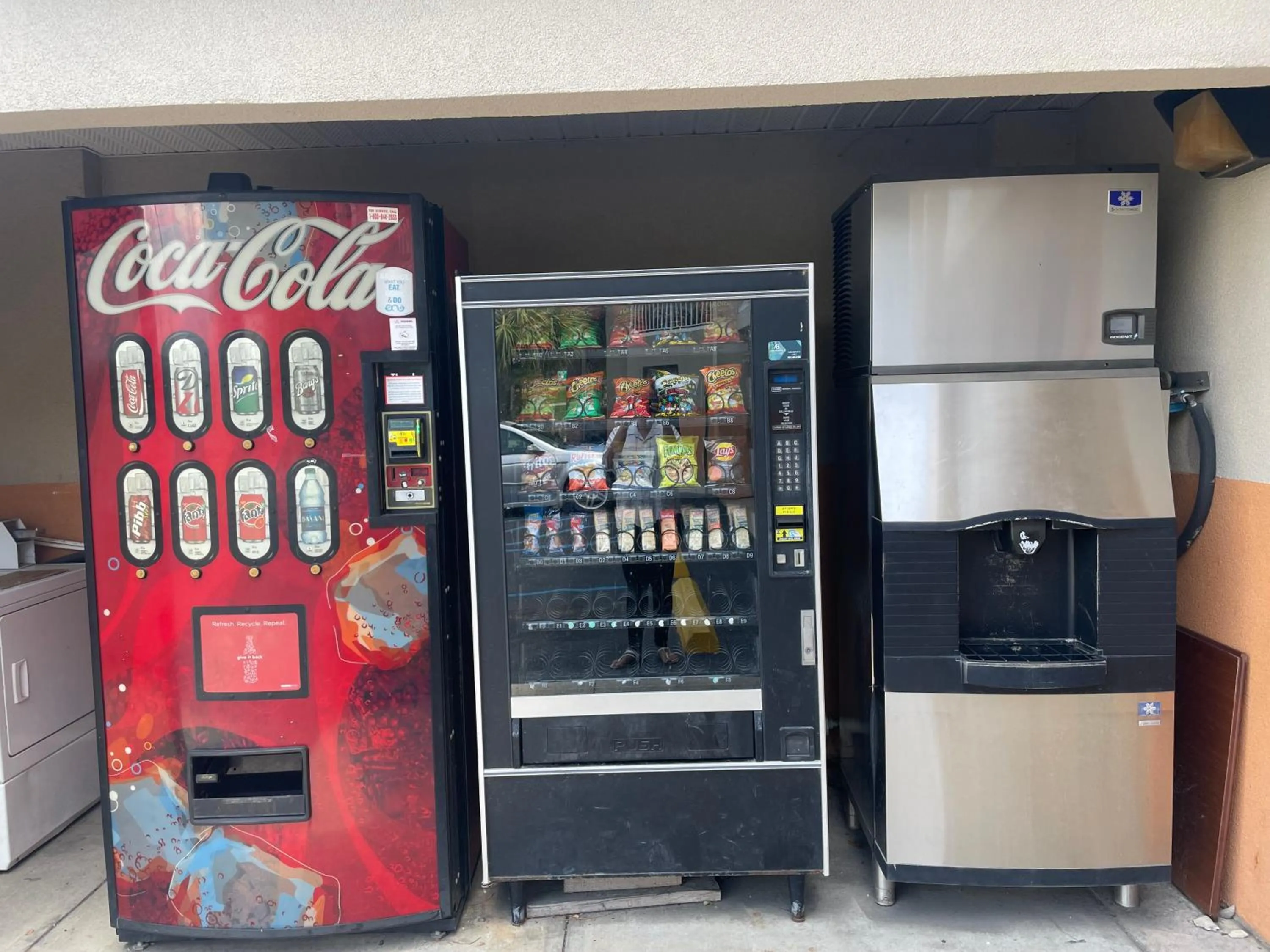 Drinks in Magnolia Inn