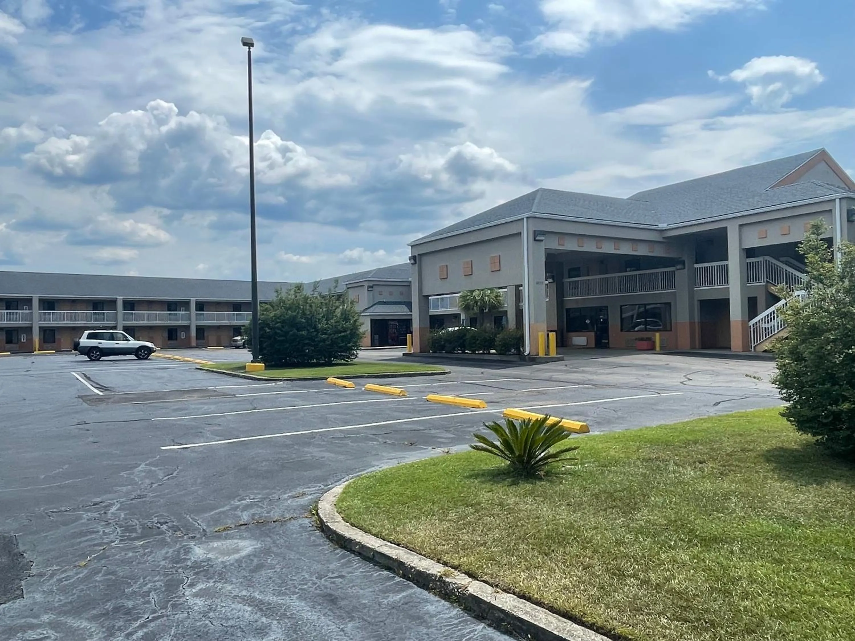 Property building in Magnolia Inn
