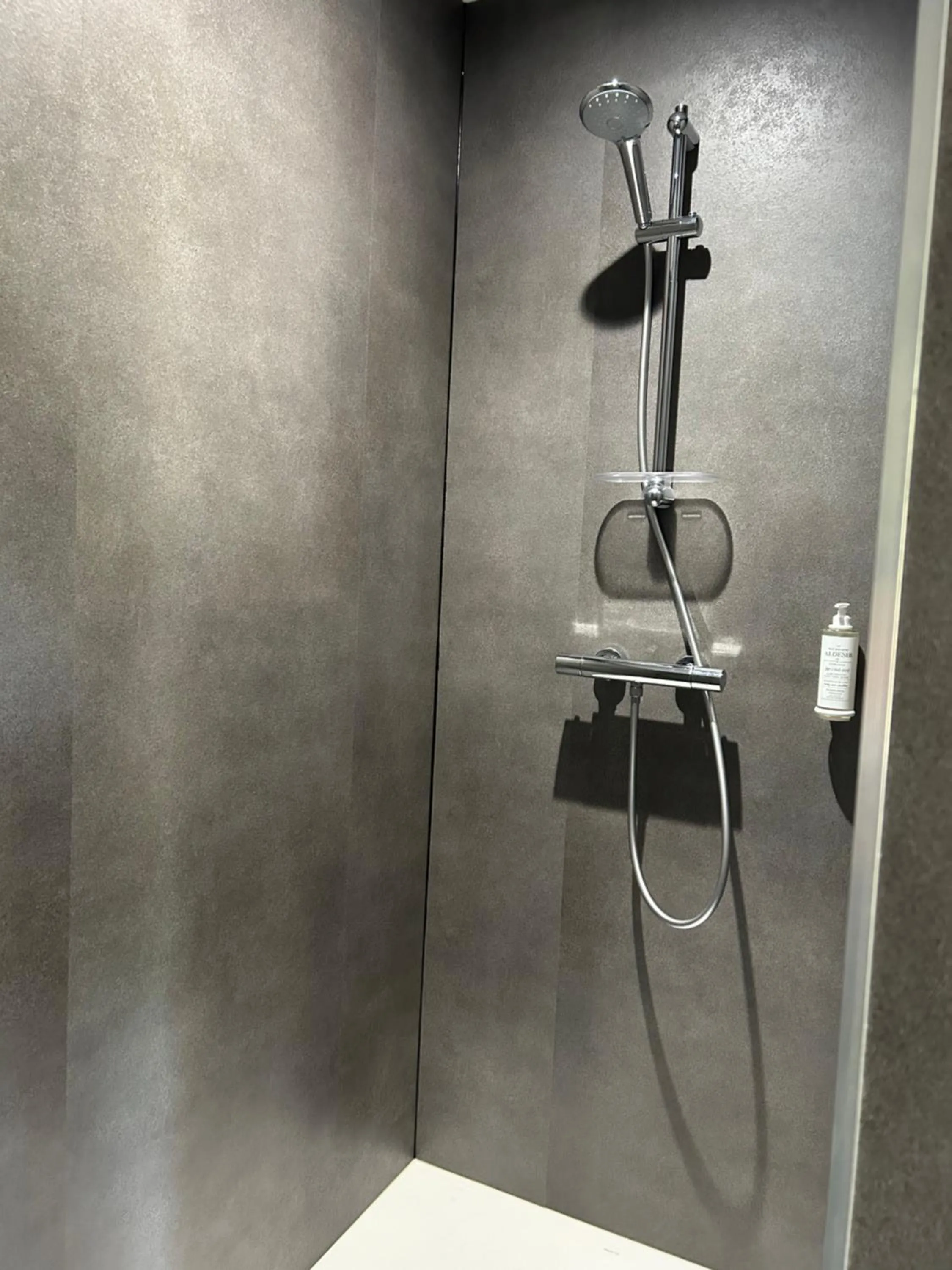 Shower in Le Clos du Peintre