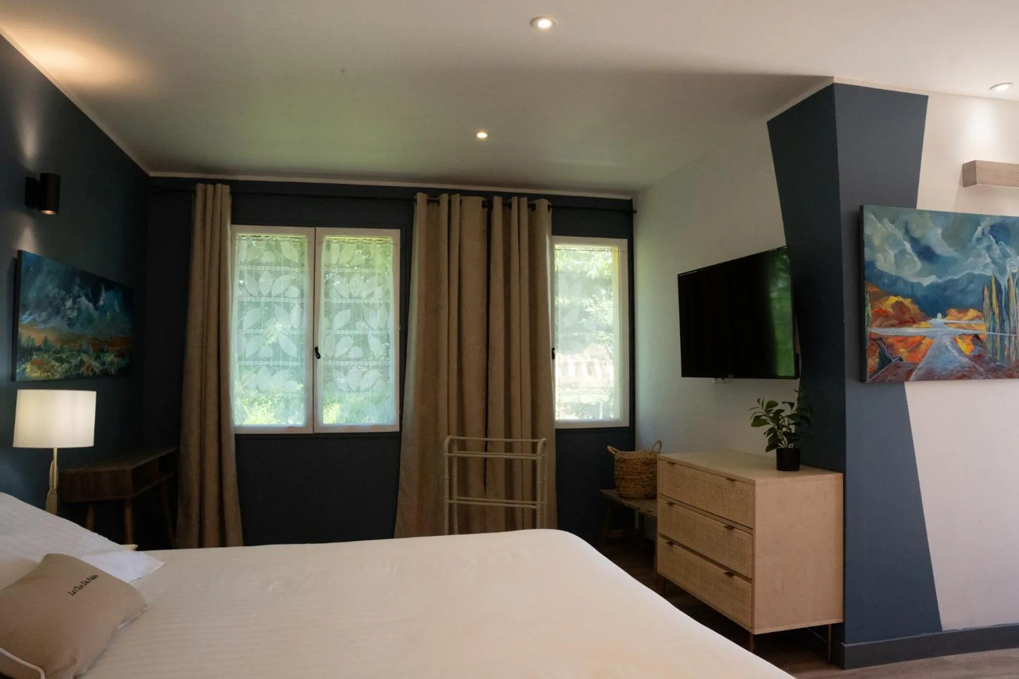 Photo of the whole room, Bed in Le Clos du Peintre