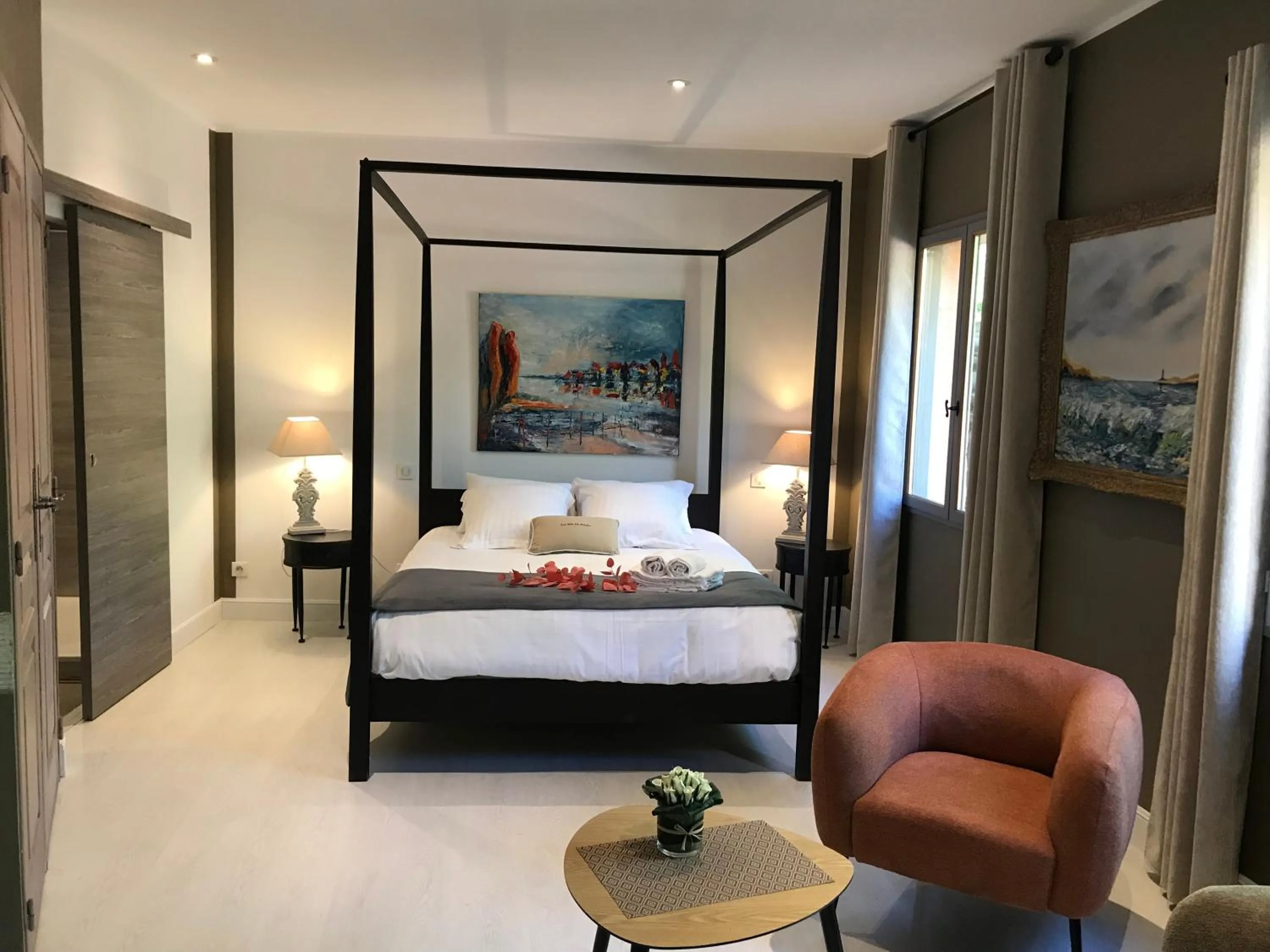 Photo of the whole room, Bed in Le Clos du Peintre