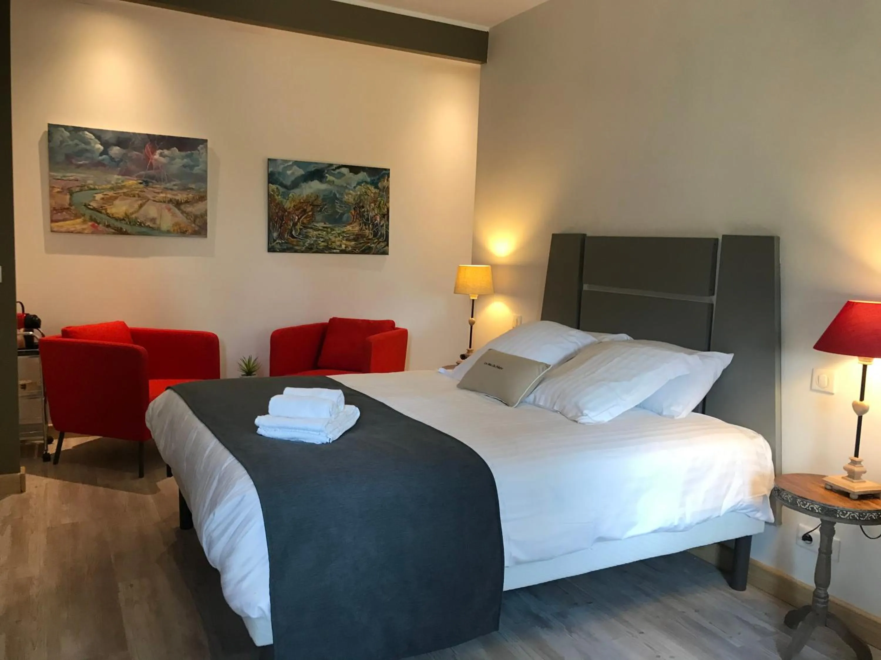 Photo of the whole room, Bed in Le Clos du Peintre