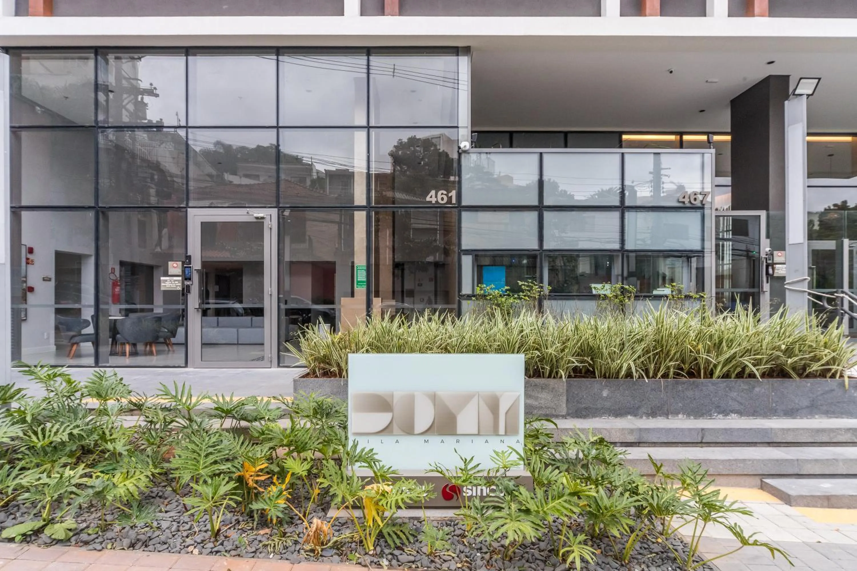 Property building in Charlie Domy Paraíso