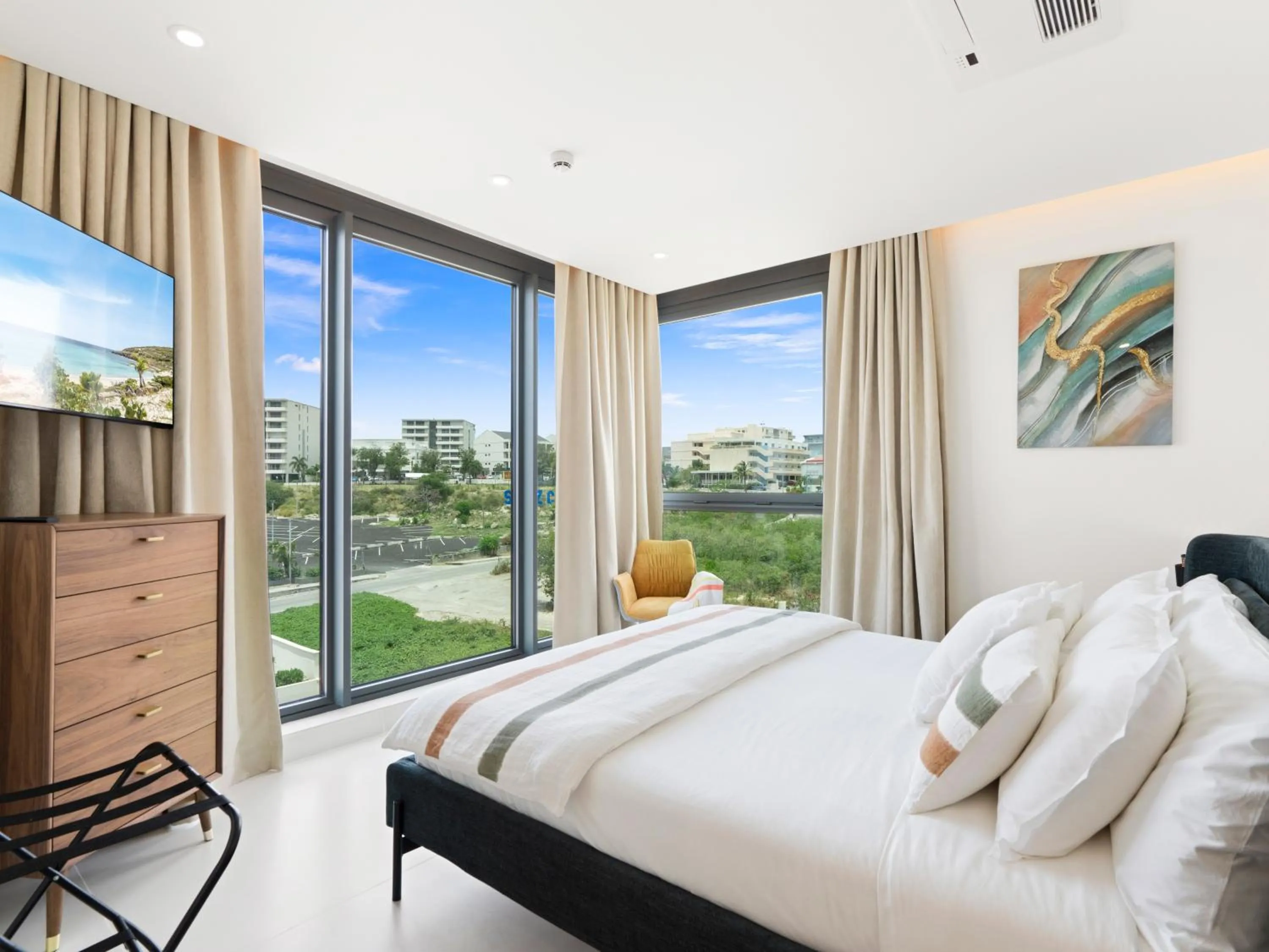 room service, Bed in Fourteen at Mullet Bay