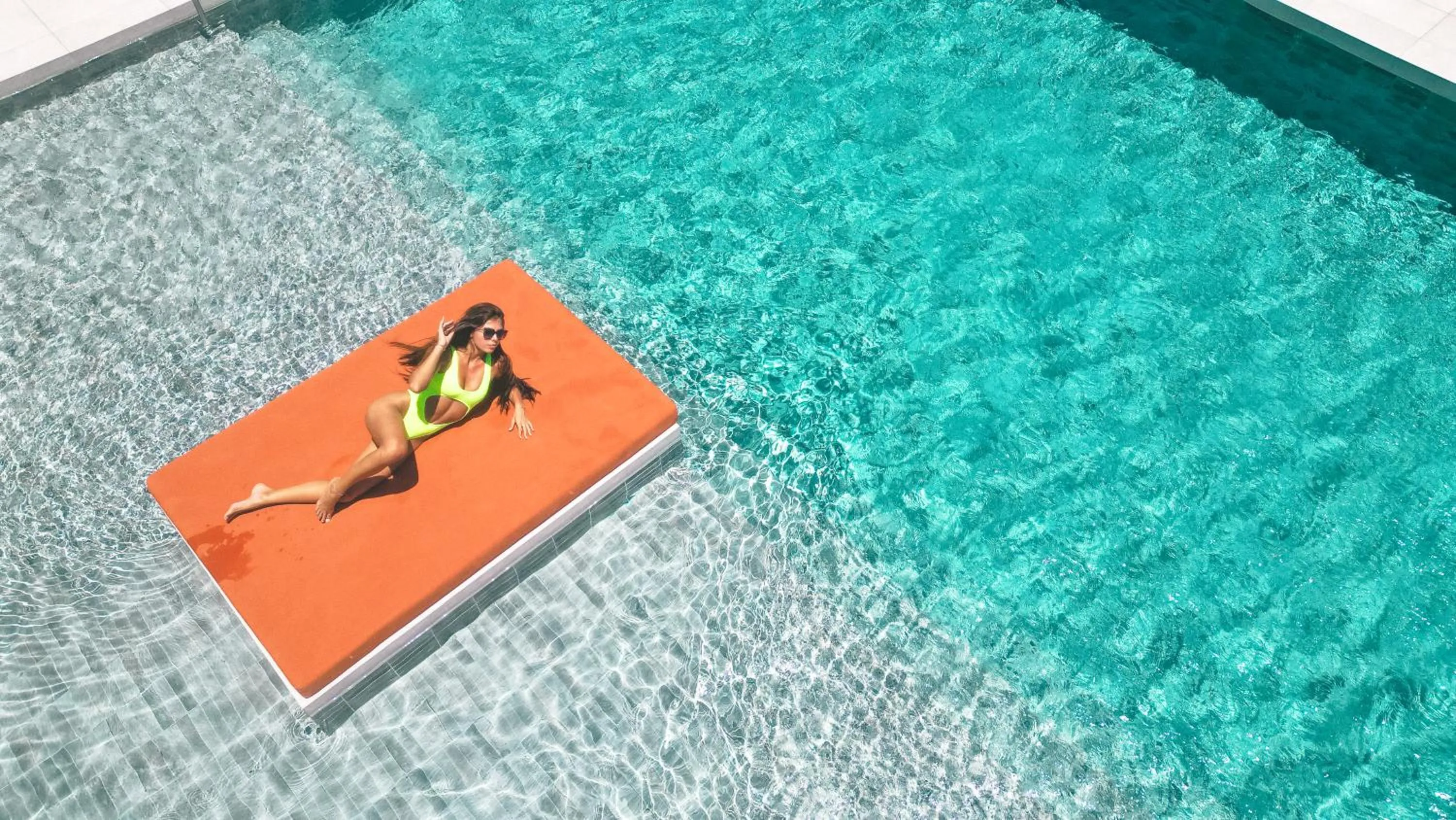 Swimming pool in Fourteen at Mullet Bay