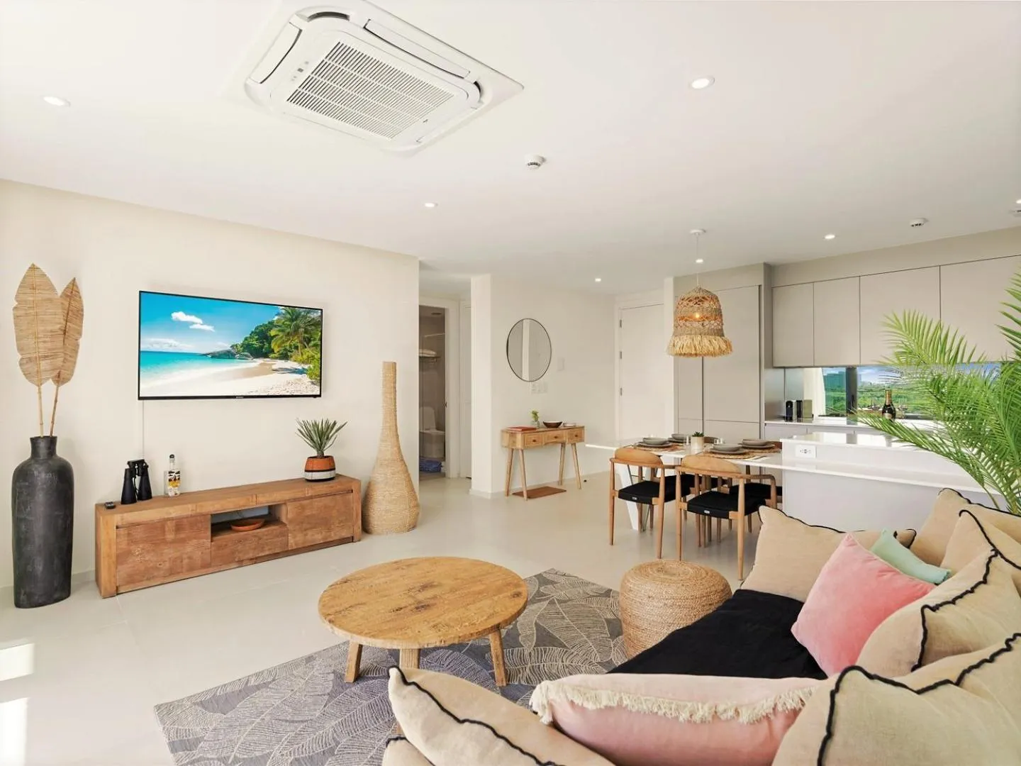 TV and multimedia in Fourteen at Mullet Bay