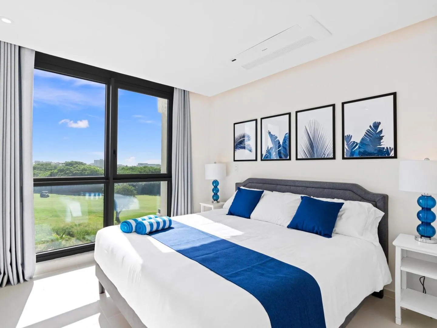 Bed in Fourteen at Mullet Bay