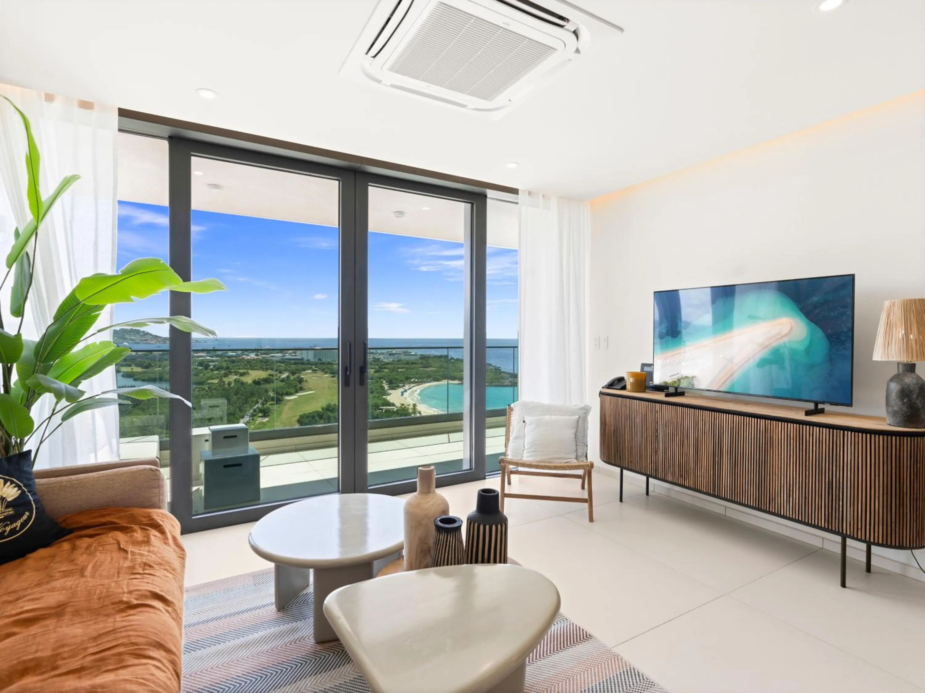 TV and multimedia in Fourteen at Mullet Bay