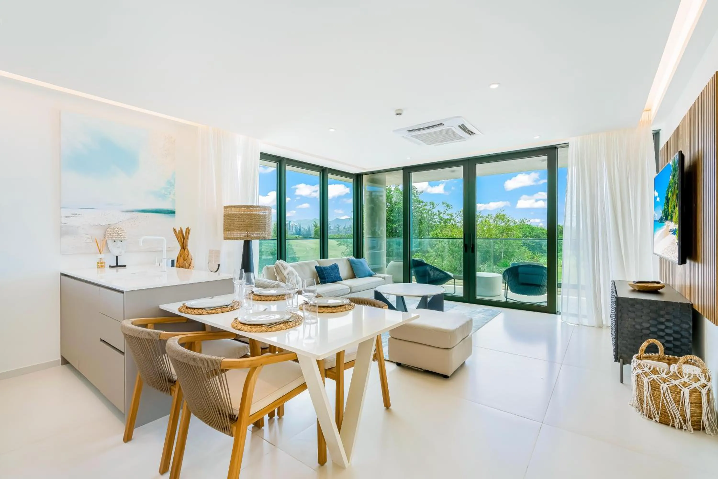 TV and multimedia in Fourteen at Mullet Bay